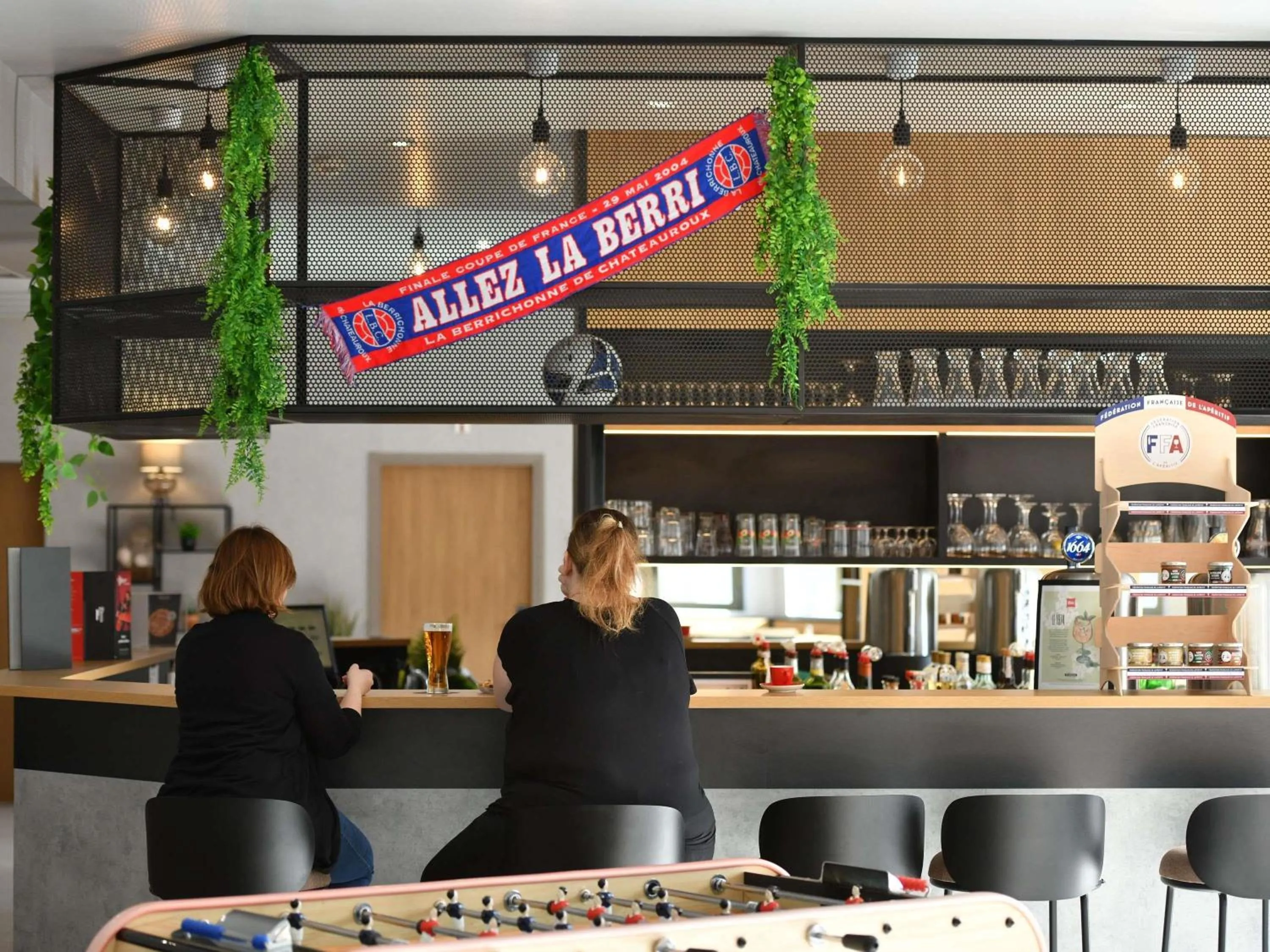 Lounge or bar in ibis Chateauroux