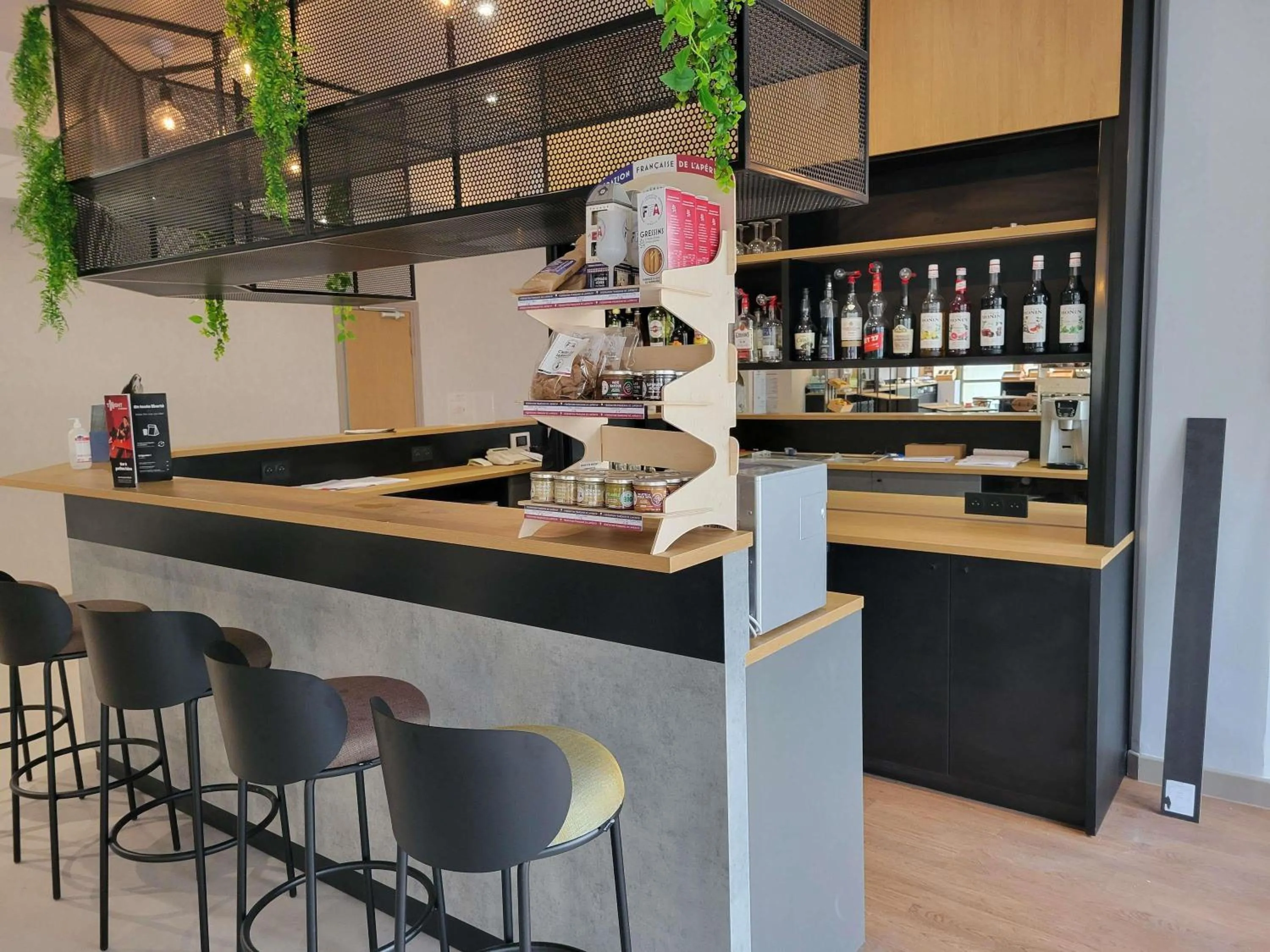 Lounge or bar in ibis Chateauroux