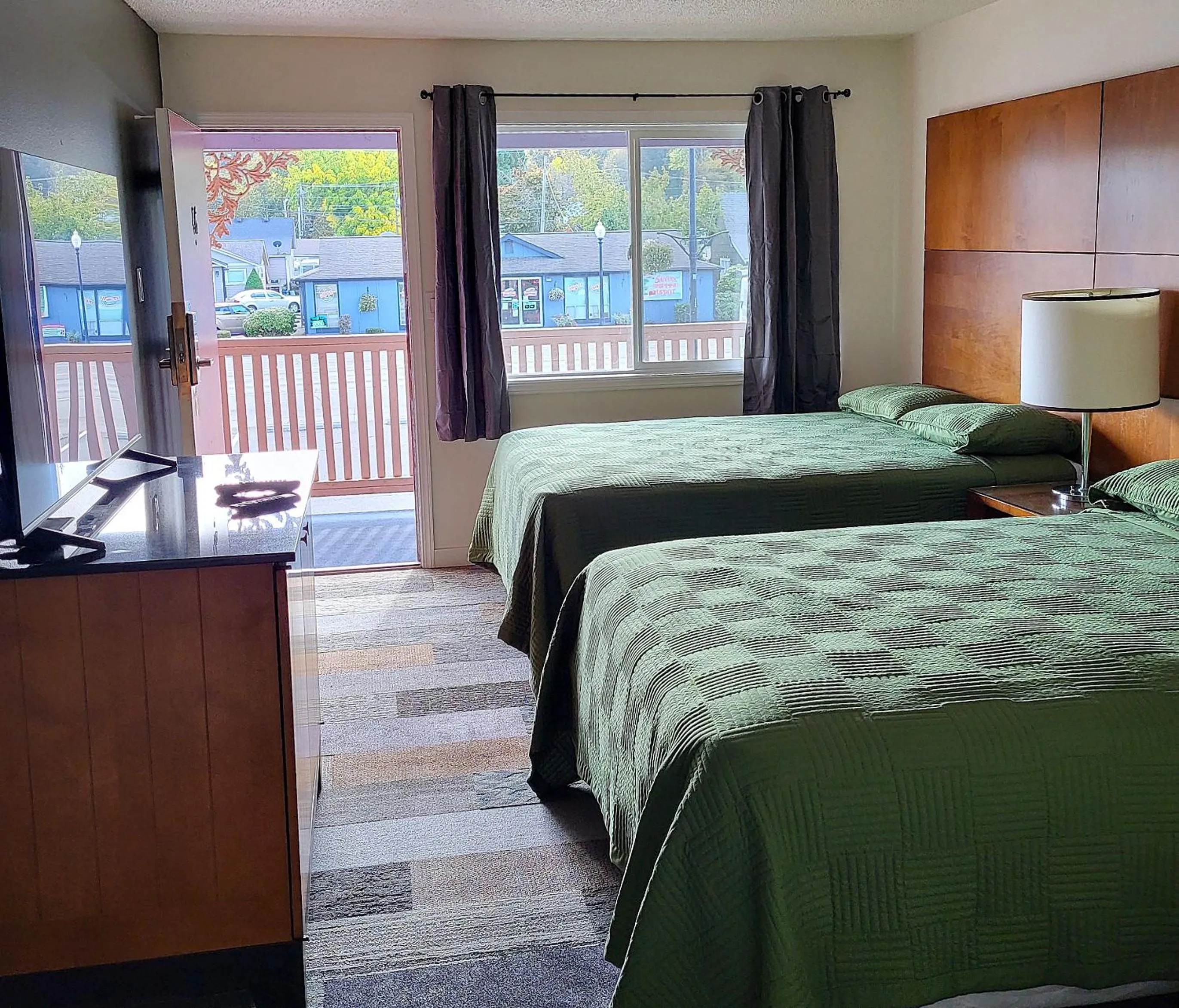 Photo of the whole room in Shelton Inn