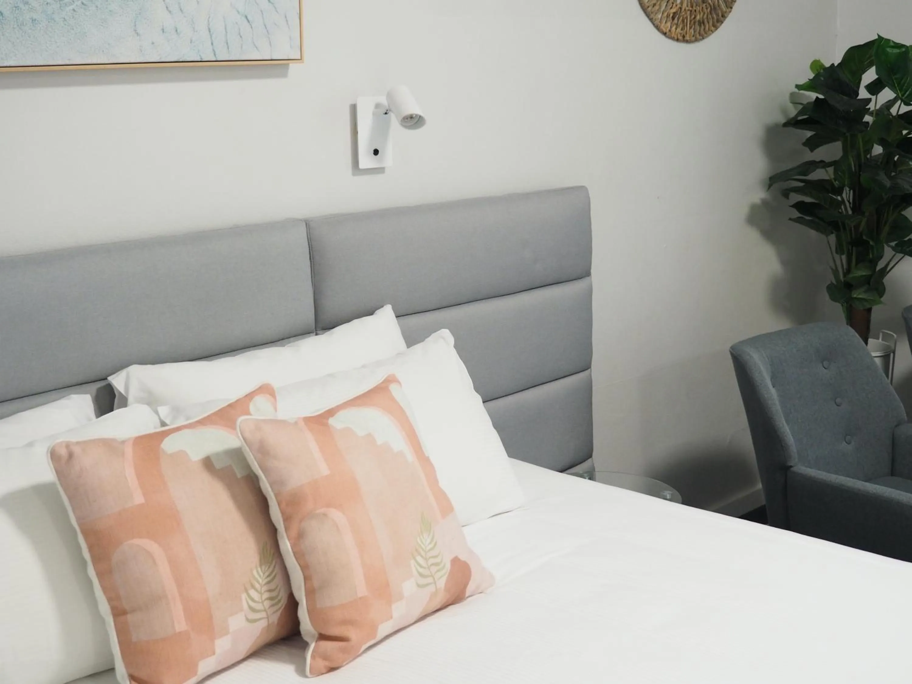 Bed in The Esplanade Motel