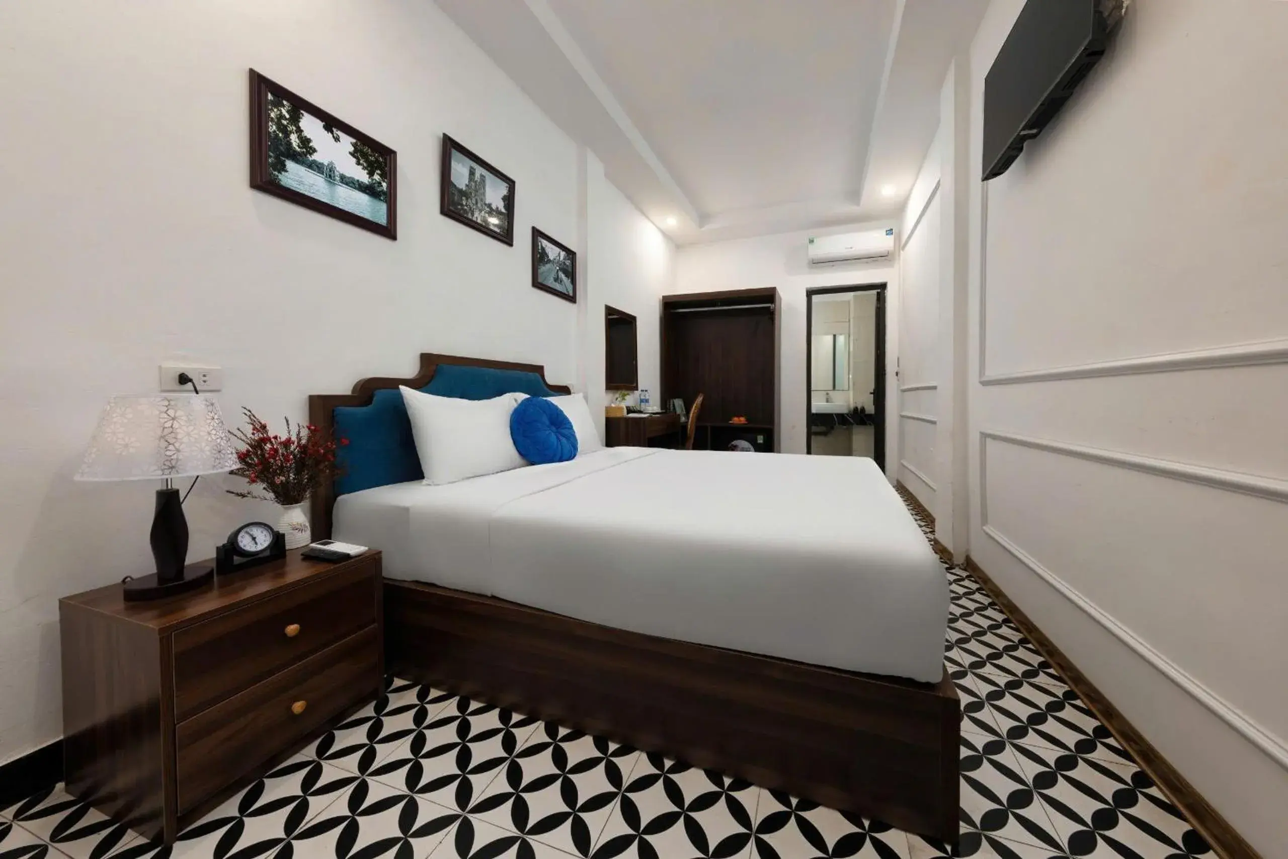 Superior Double Room in The Ambery Hanoi Boutique Hotel & Travel Superior Double Room in The Ambery Hanoi Boutique Hotel & Travel