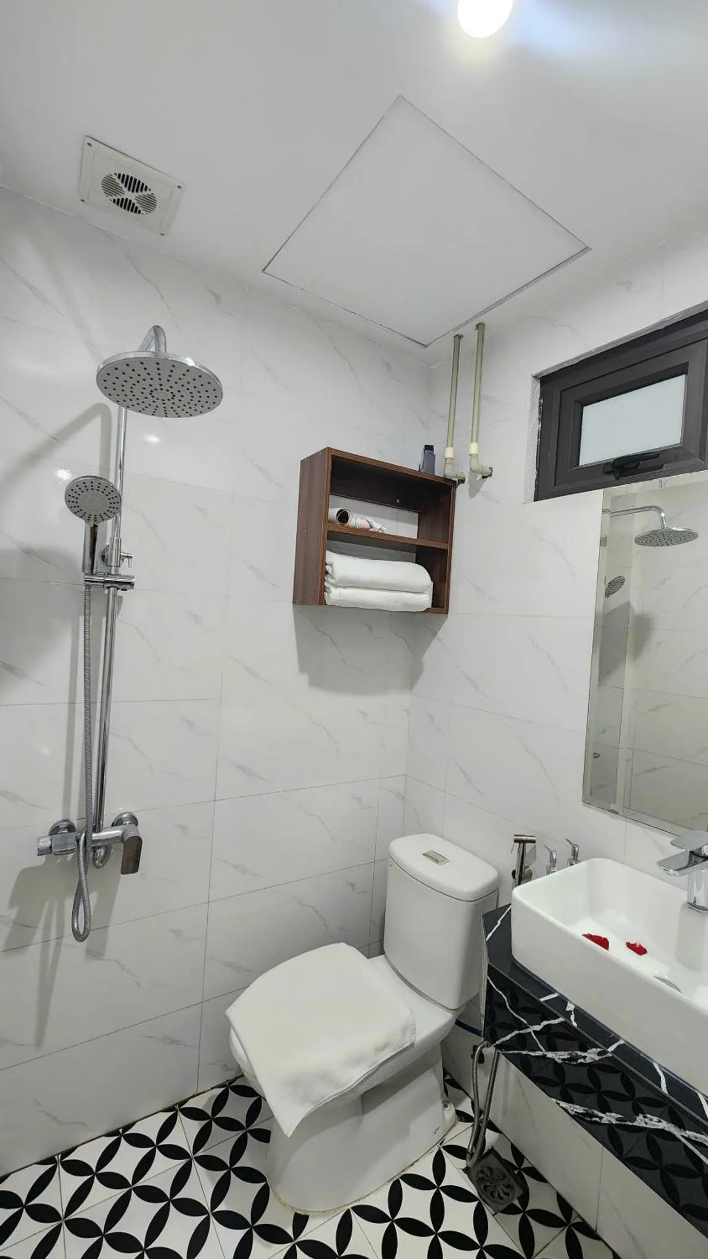 Toilet in The Ambery Hanoi Boutique Hotel & Travel