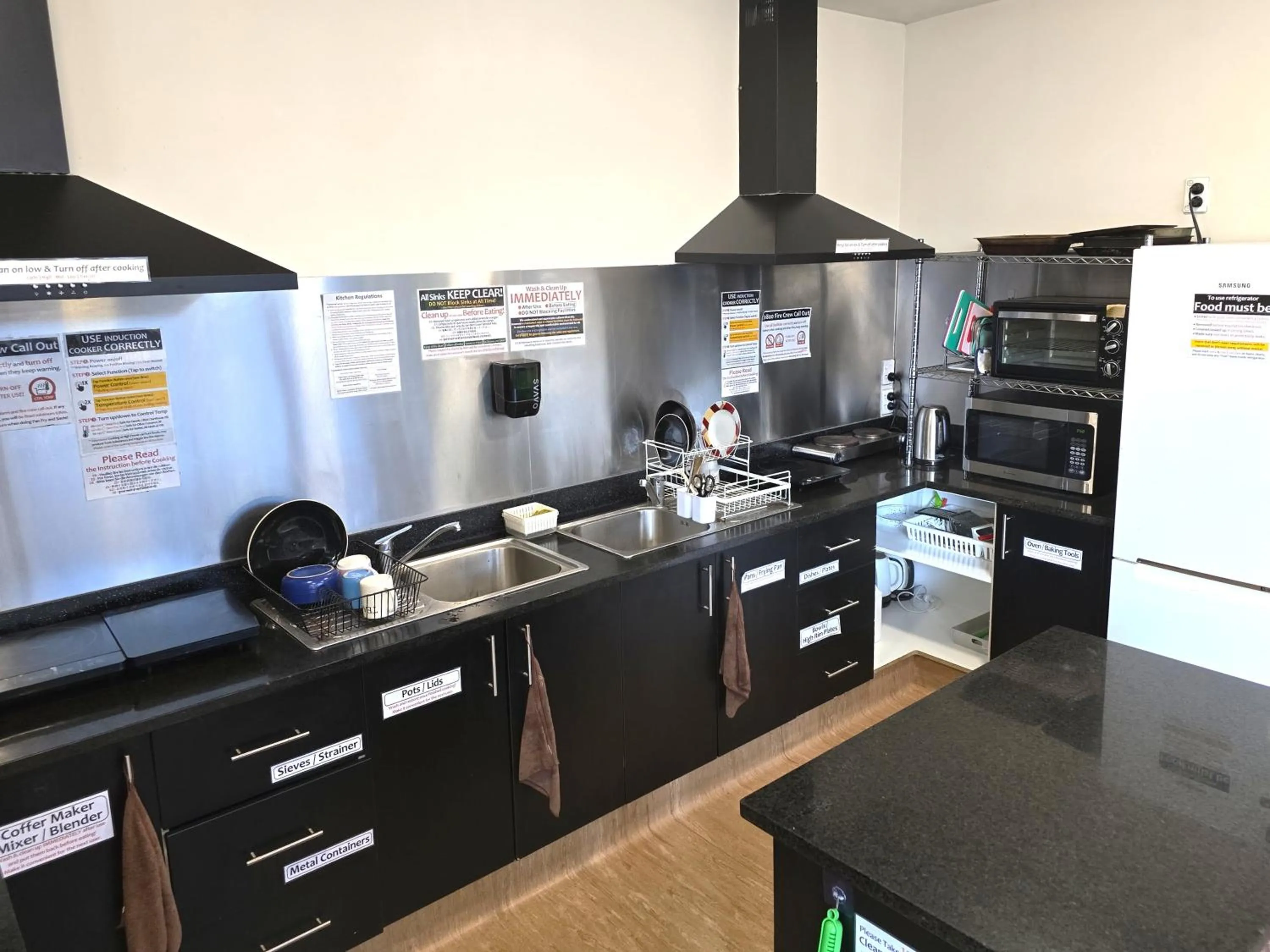 Communal kitchen in Newton Lodge Auckland