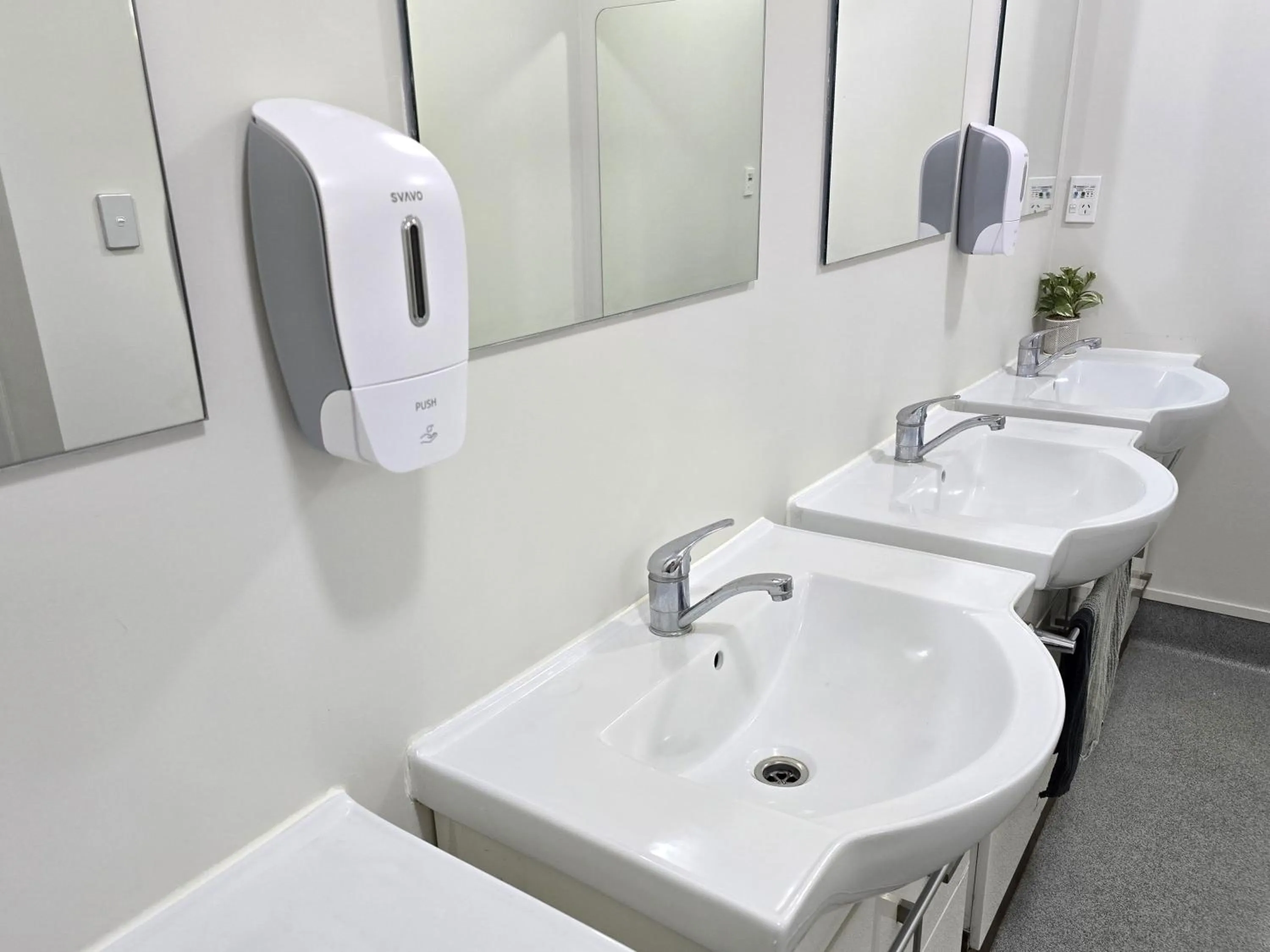 Toilet in Newton Lodge Auckland