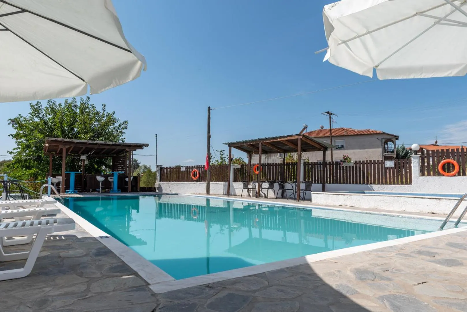 Swimming pool in Estia