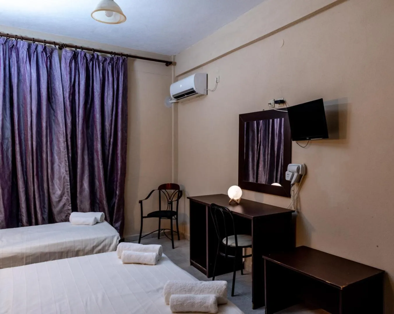 Bedroom, Bed in Estia