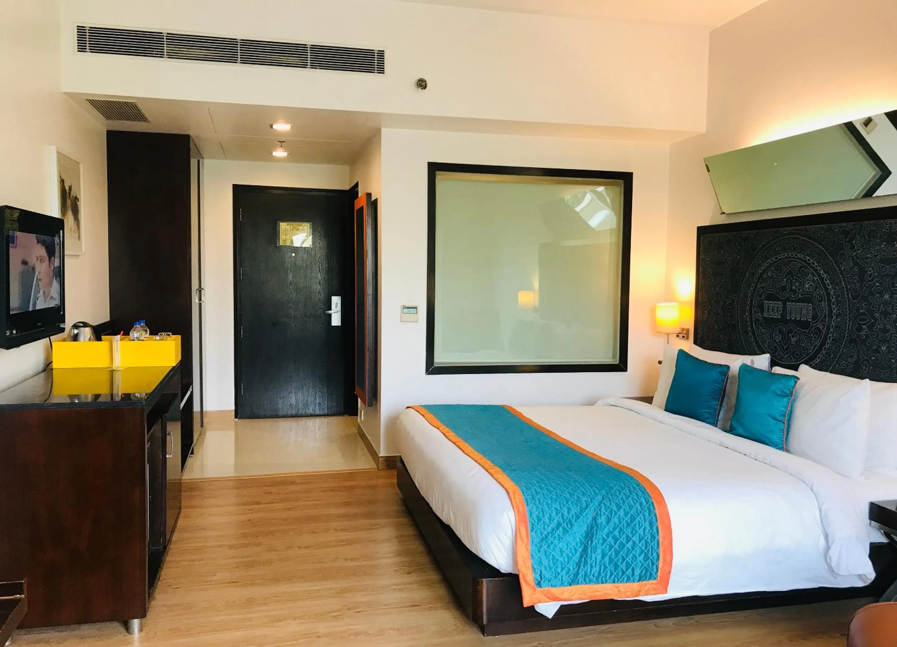 Coffee/tea facilities, Bed in Golden Tulip City Centre Gurgaon