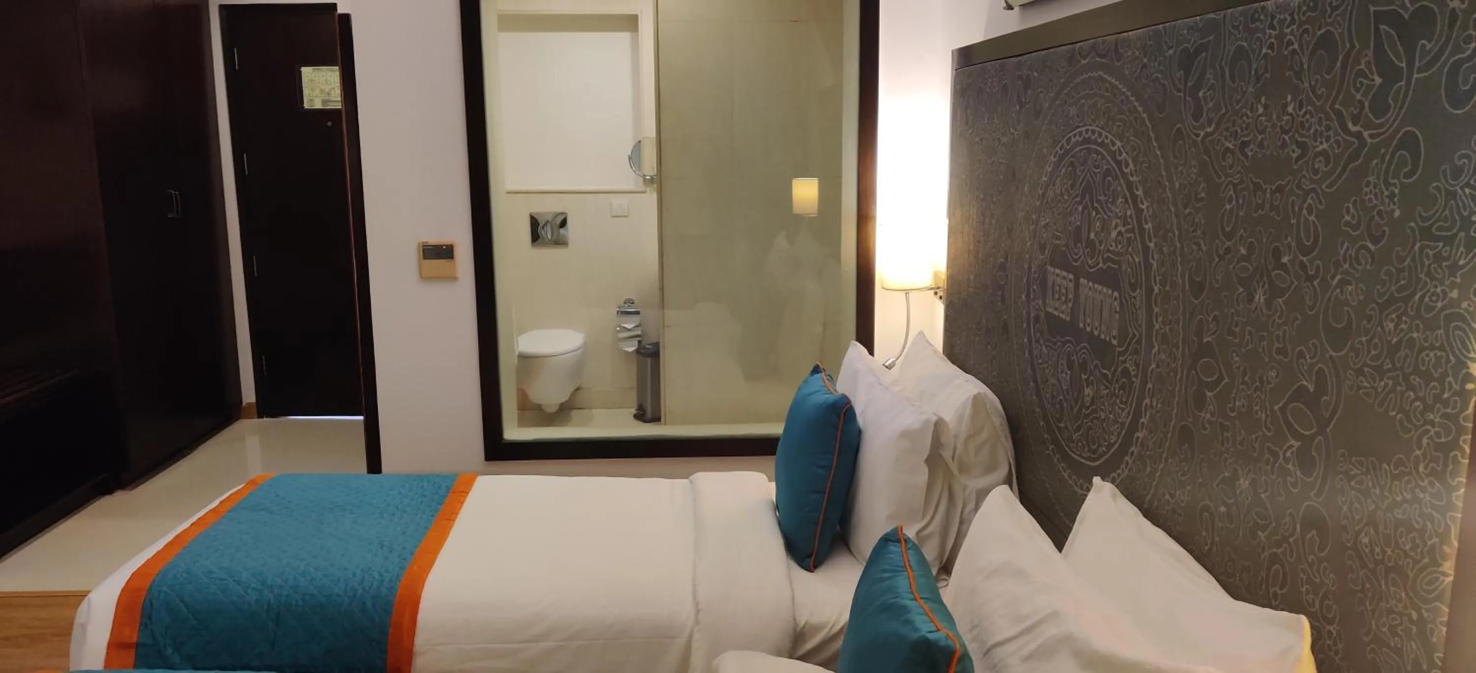 Bedroom, Bed in Golden Tulip City Centre Gurgaon