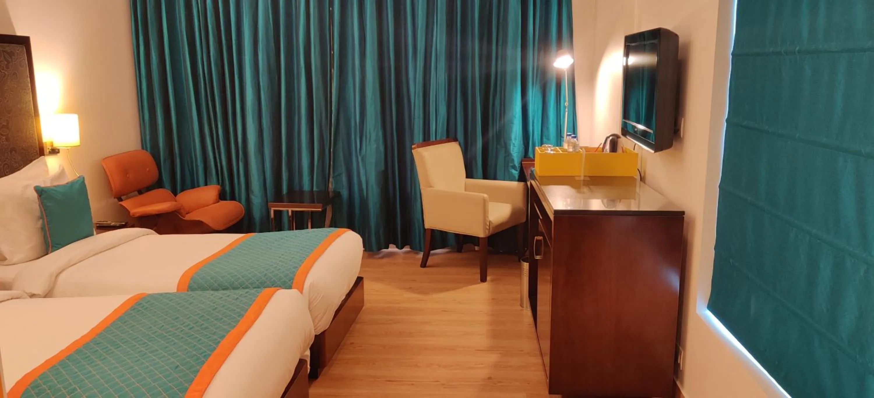Bedroom, Bed in Golden Tulip City Centre Gurgaon