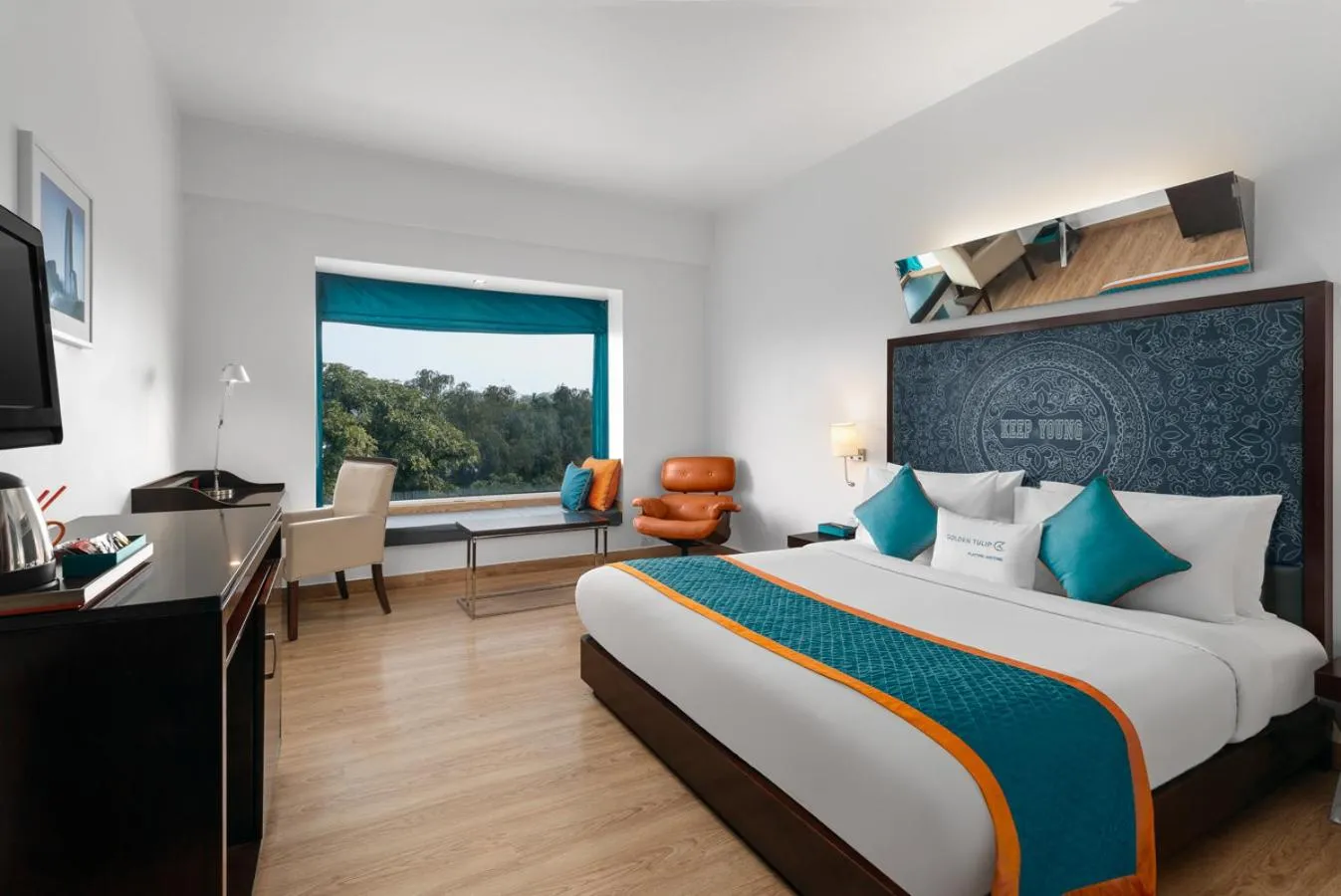 Bedroom, Bed in Golden Tulip City Centre Gurgaon