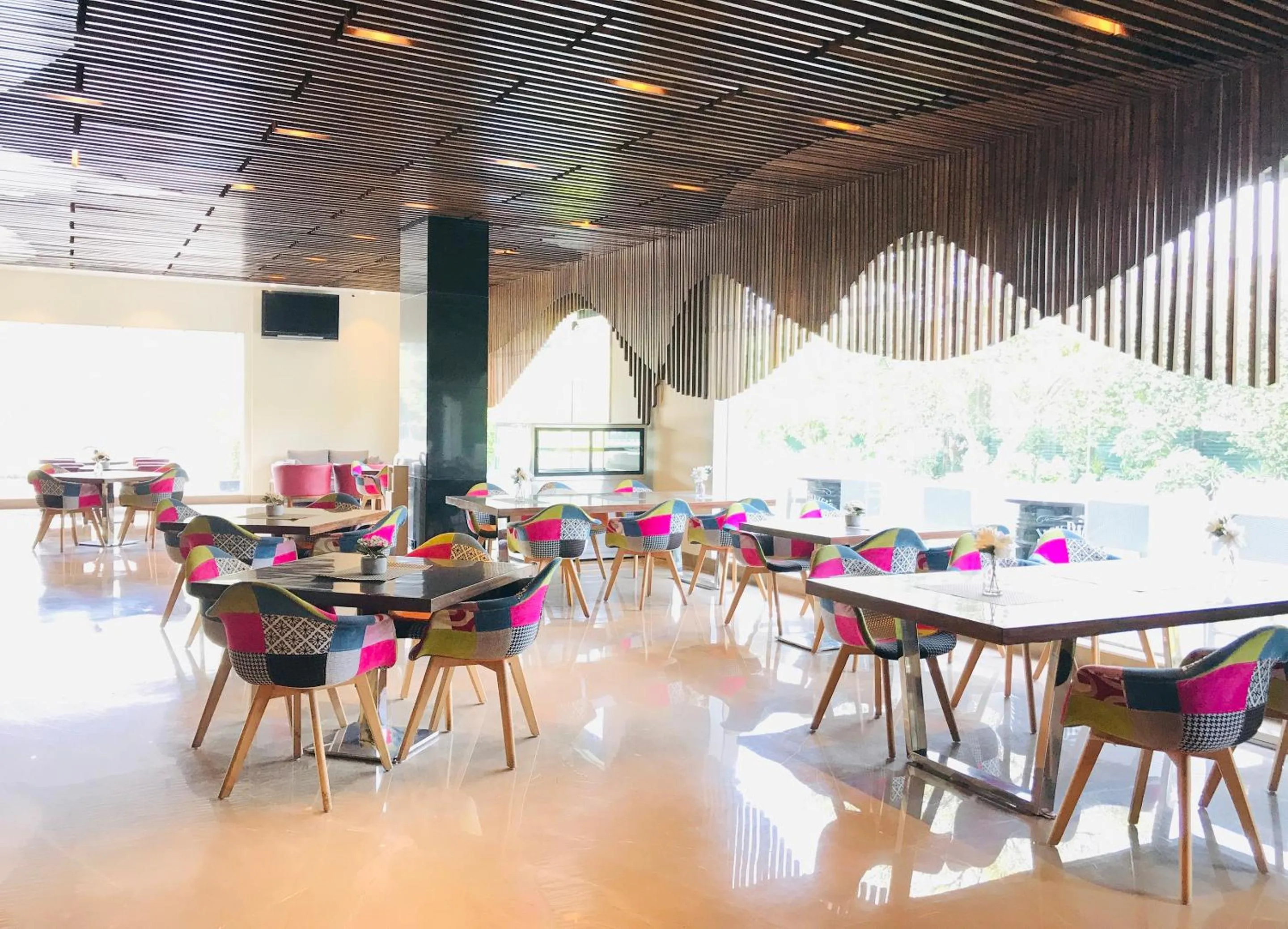 Restaurant/places to eat in Golden Tulip City Centre Gurgaon