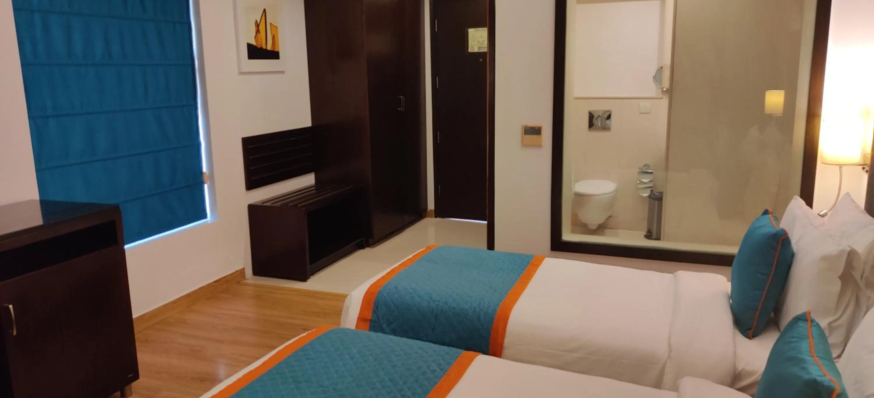 Bedroom, Bed in Golden Tulip City Centre Gurgaon
