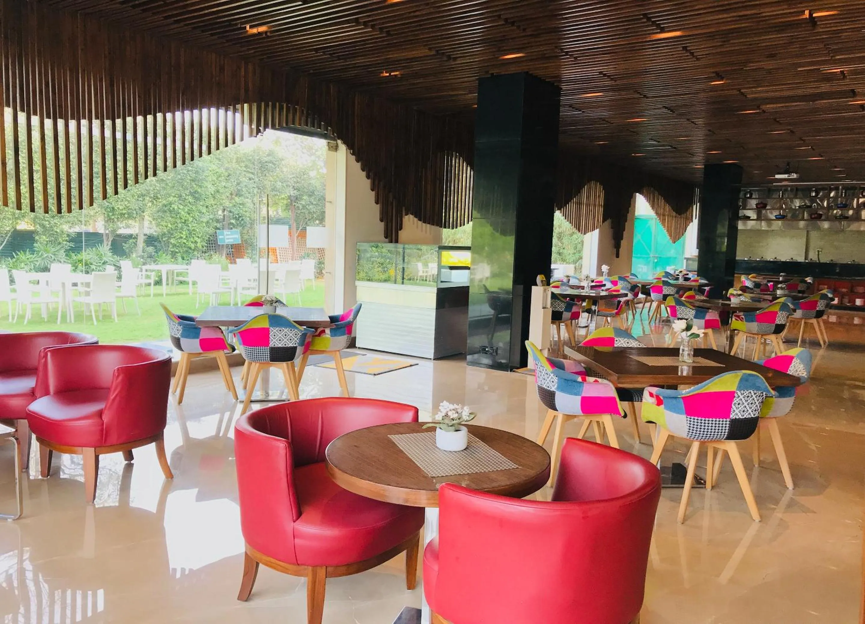 Restaurant/places to eat in Golden Tulip City Centre Gurgaon