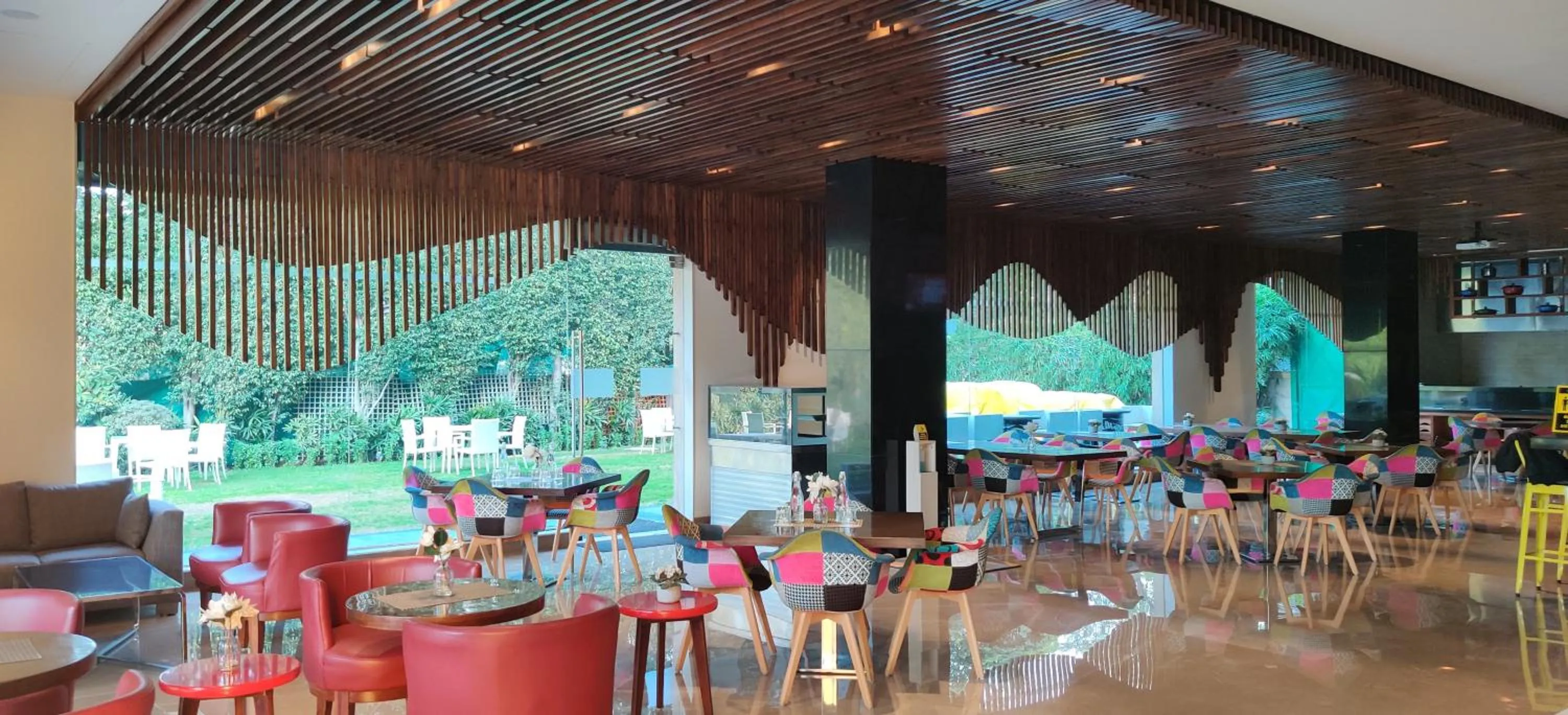 Restaurant/places to eat in Golden Tulip City Centre Gurgaon