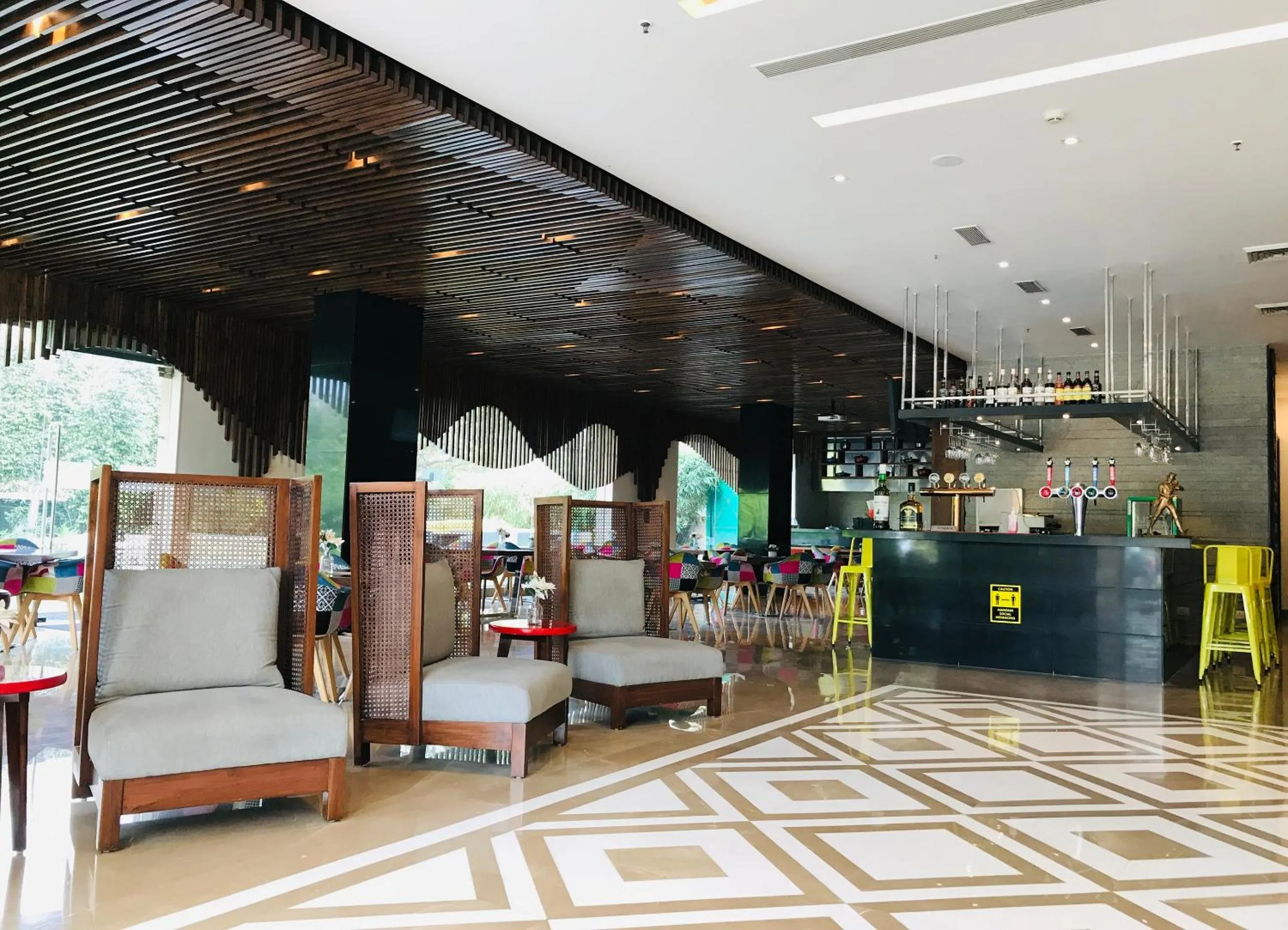 Lounge or bar in Golden Tulip City Centre Gurgaon