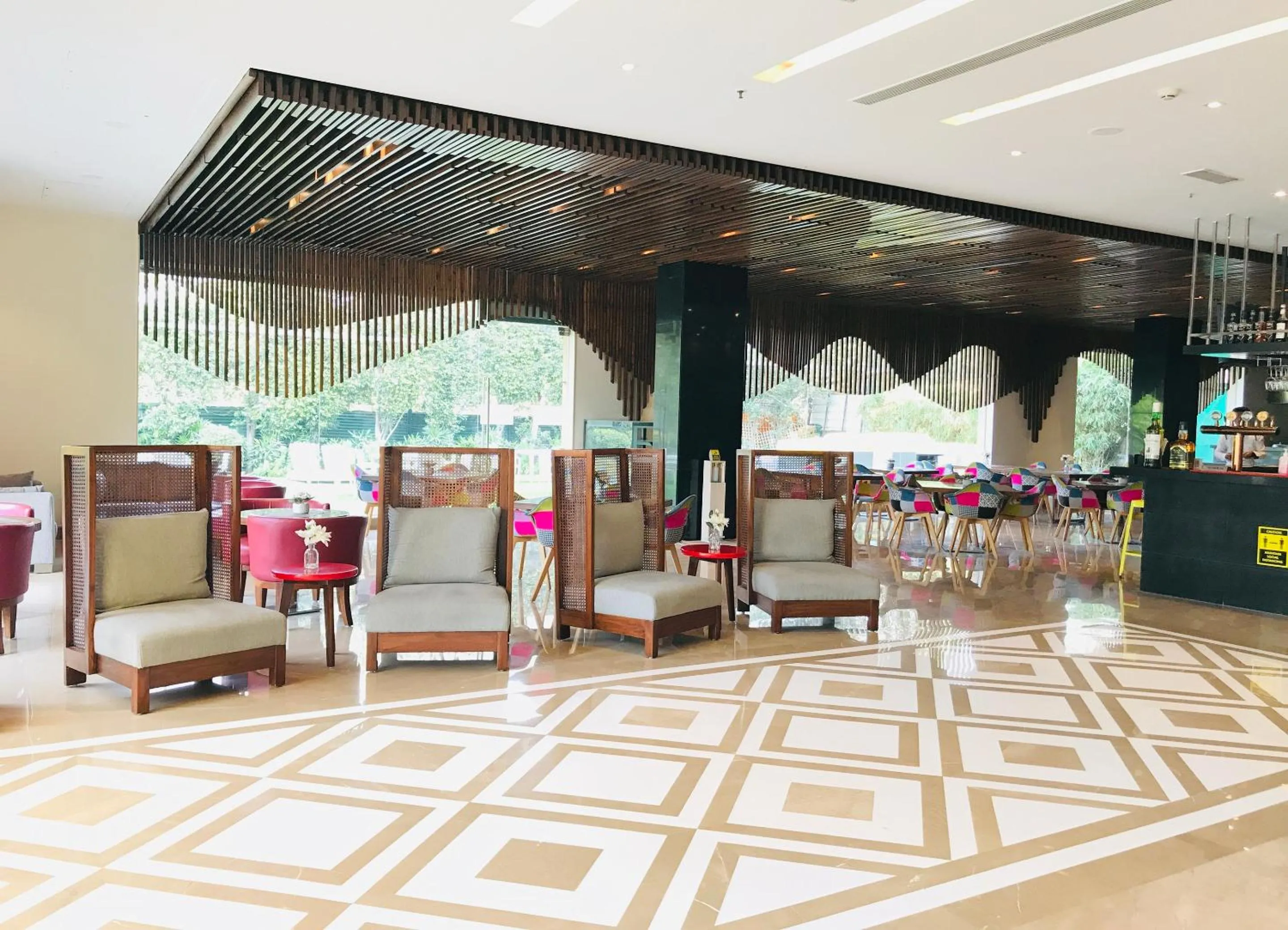 Lounge or bar in Golden Tulip City Centre Gurgaon