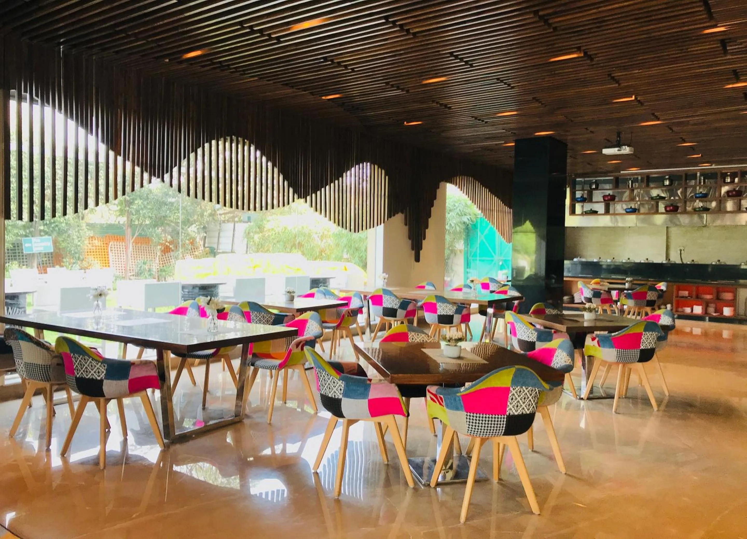 Restaurant/places to eat in Golden Tulip City Centre Gurgaon