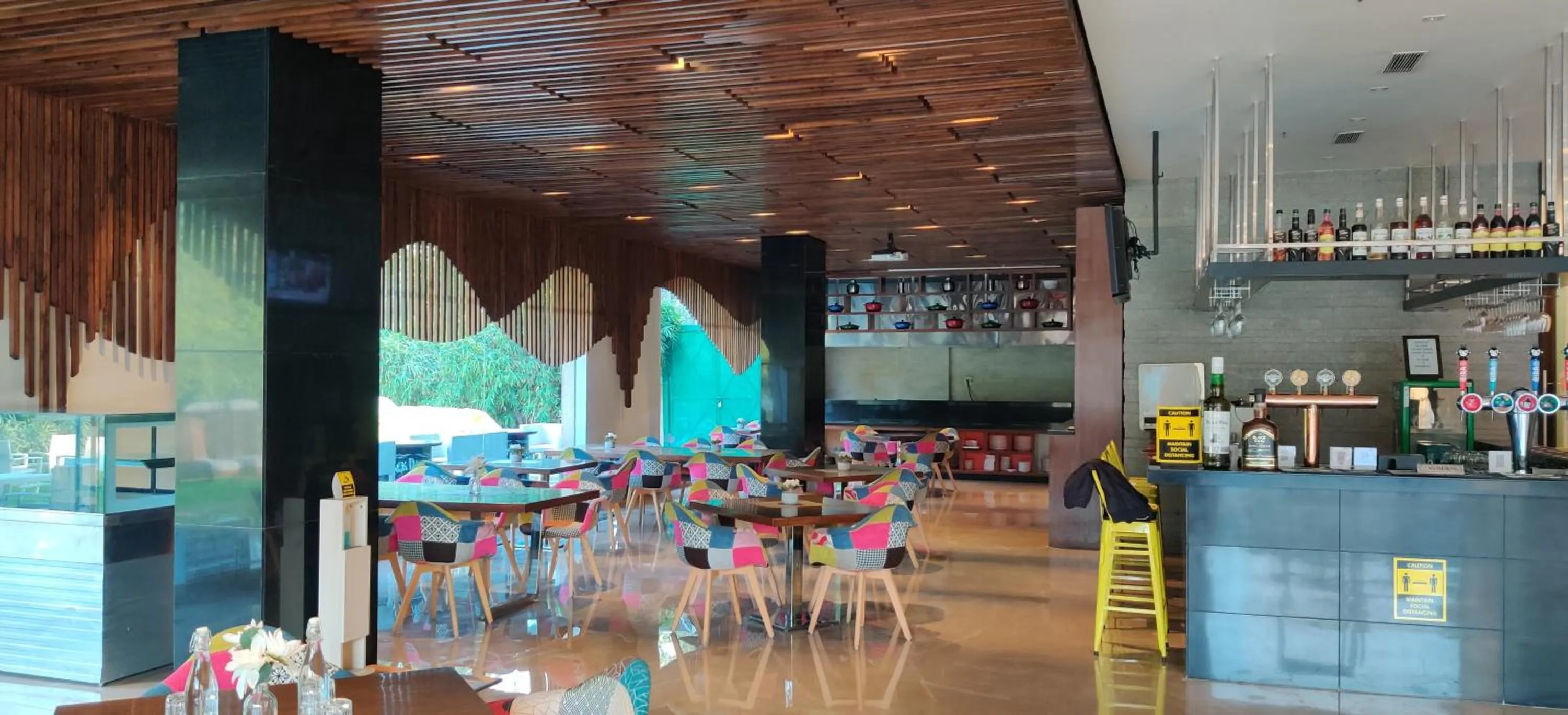 Restaurant/places to eat in Golden Tulip City Centre Gurgaon