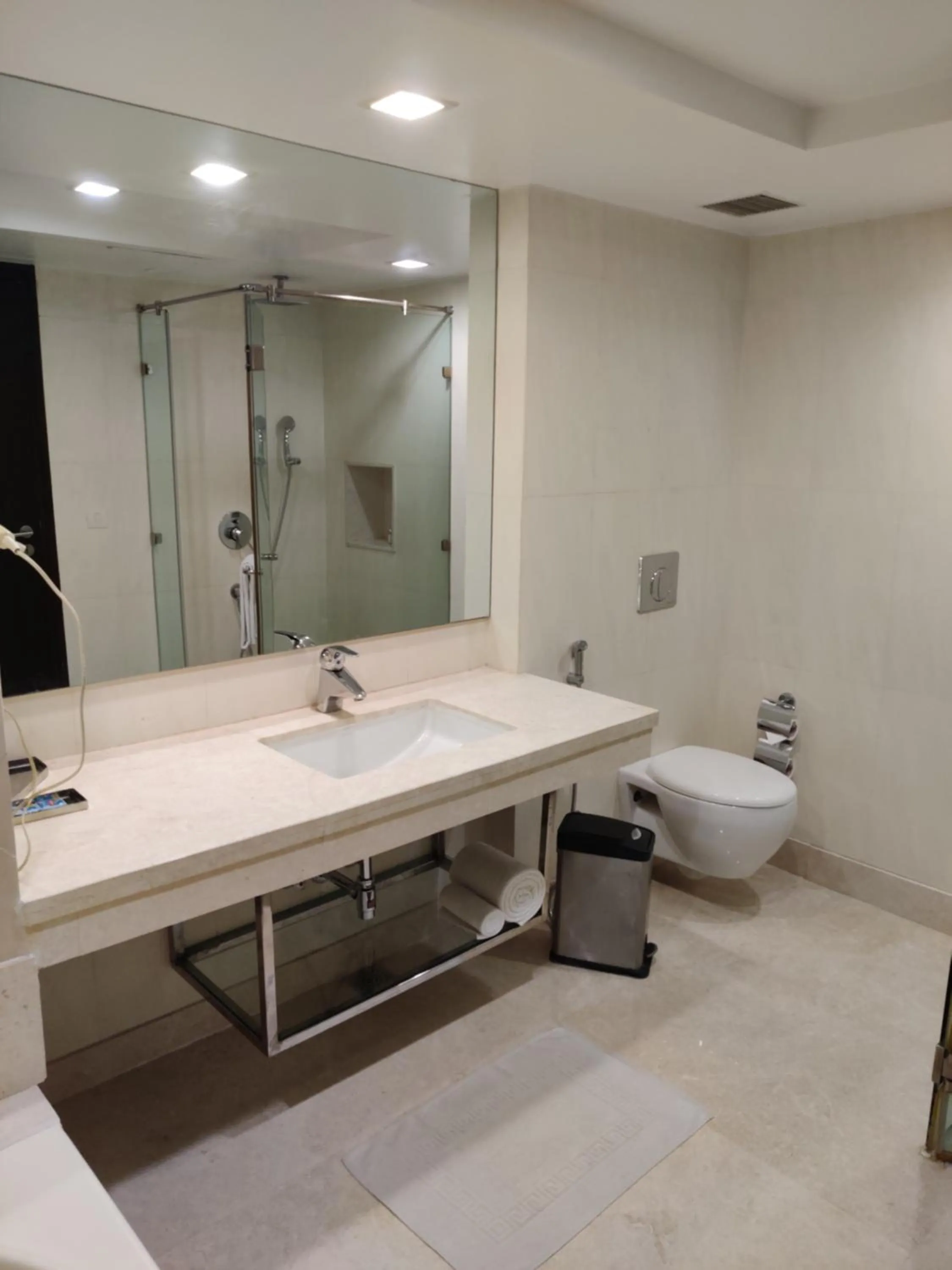 Bathroom in Golden Tulip City Centre Gurgaon