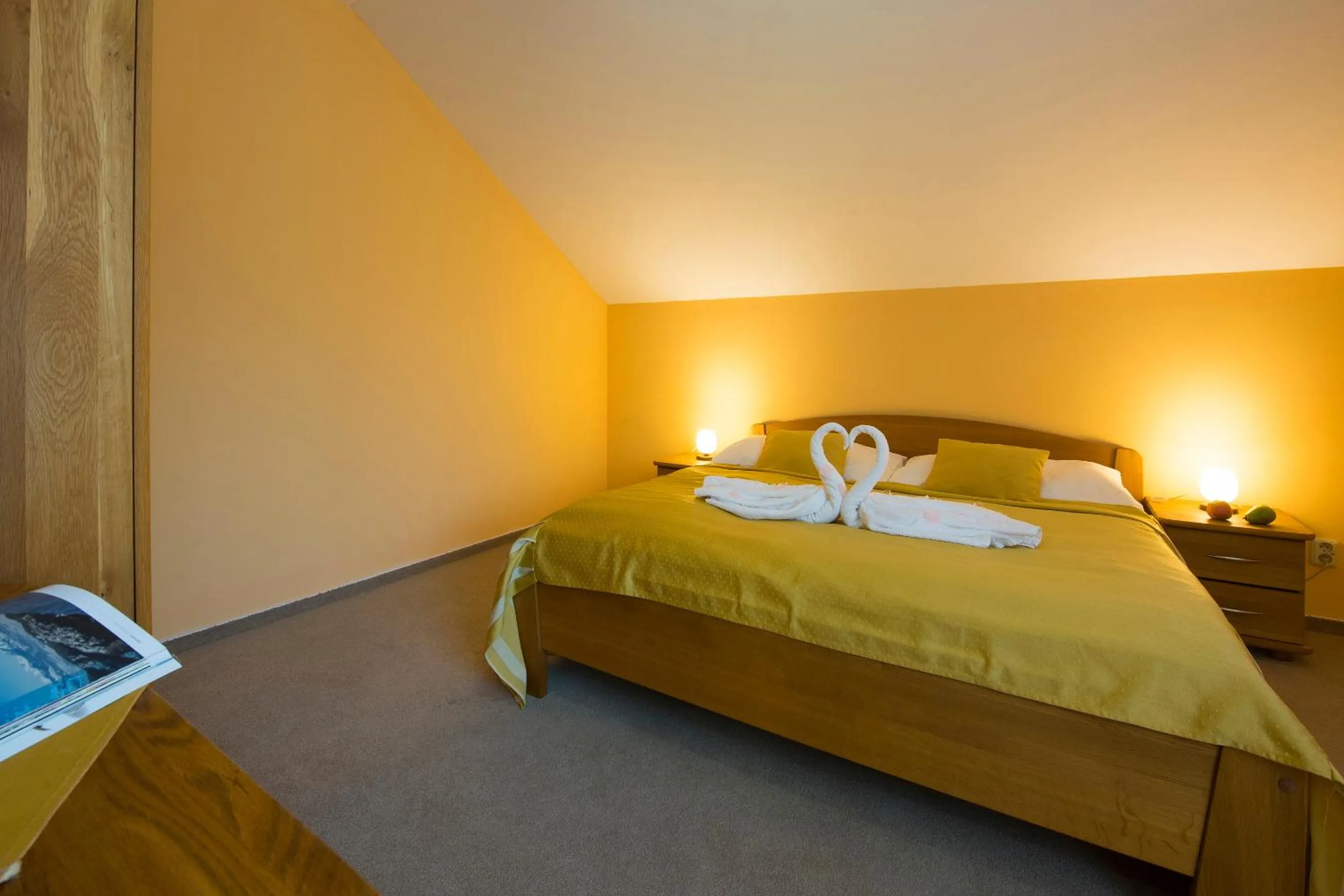 Bedroom, Bed in Hotel Polovnik