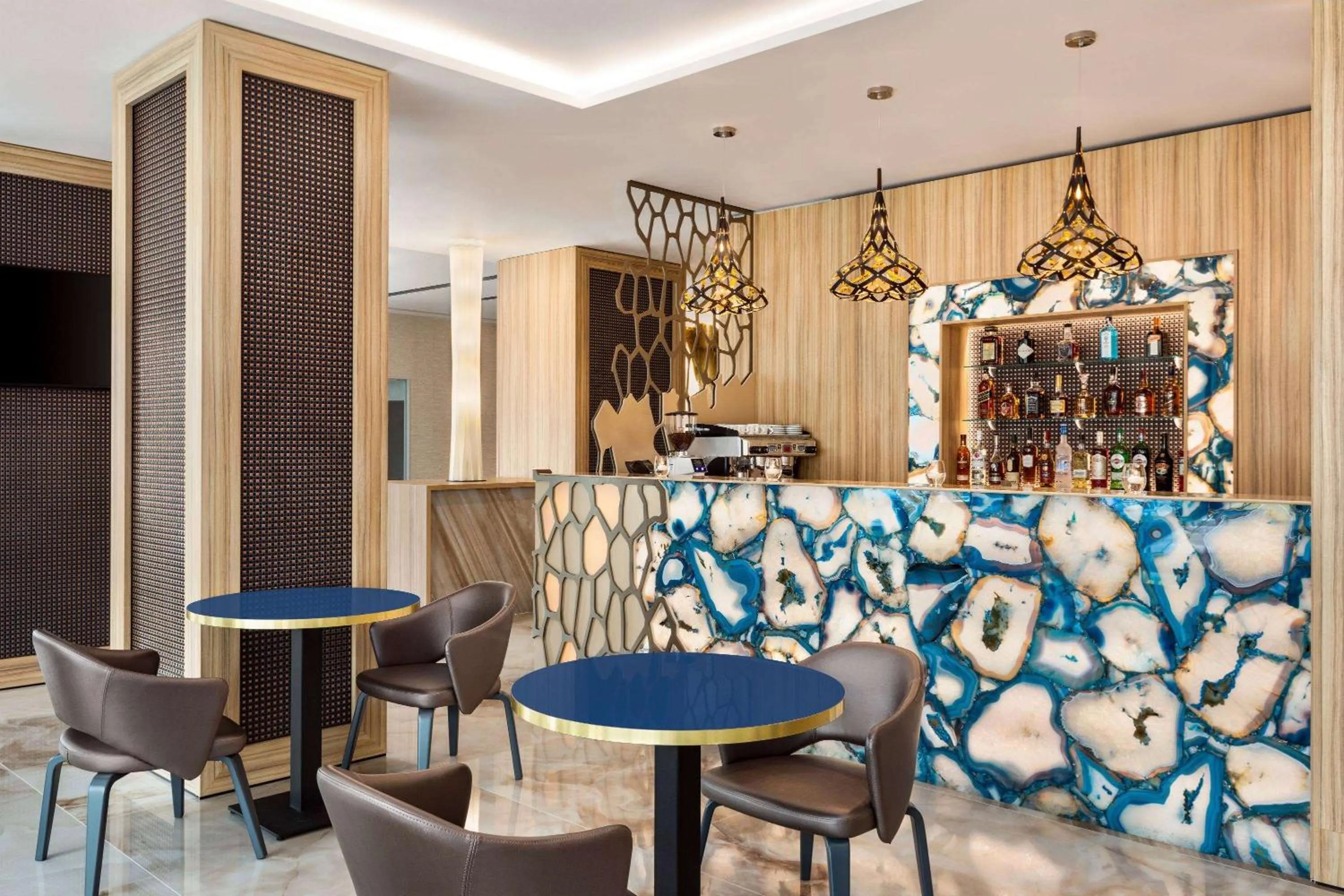 Lounge or bar in Ramada by Wyndham Ramnicu Valcea