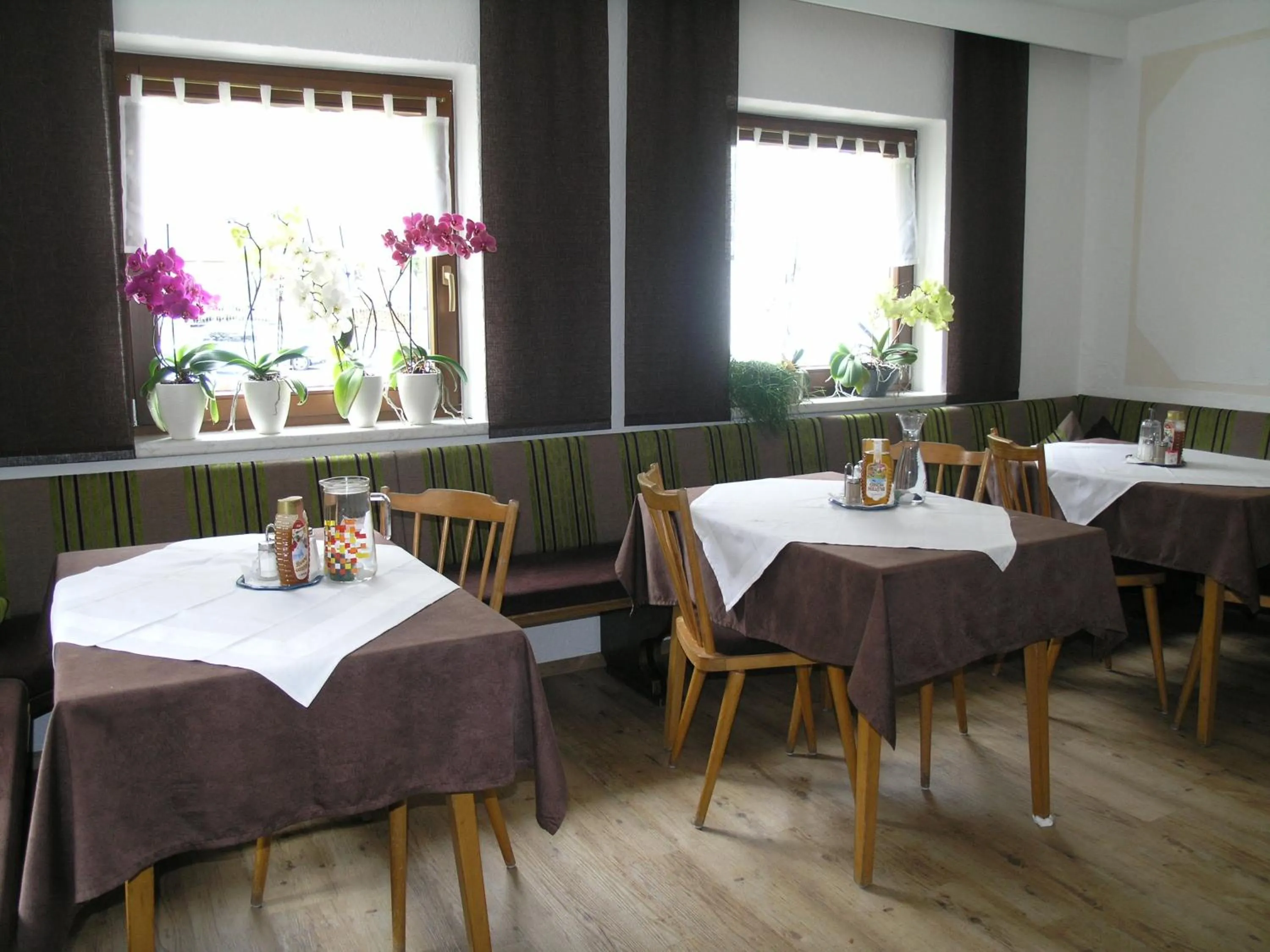 Restaurant/places to eat in Haus Felsneck