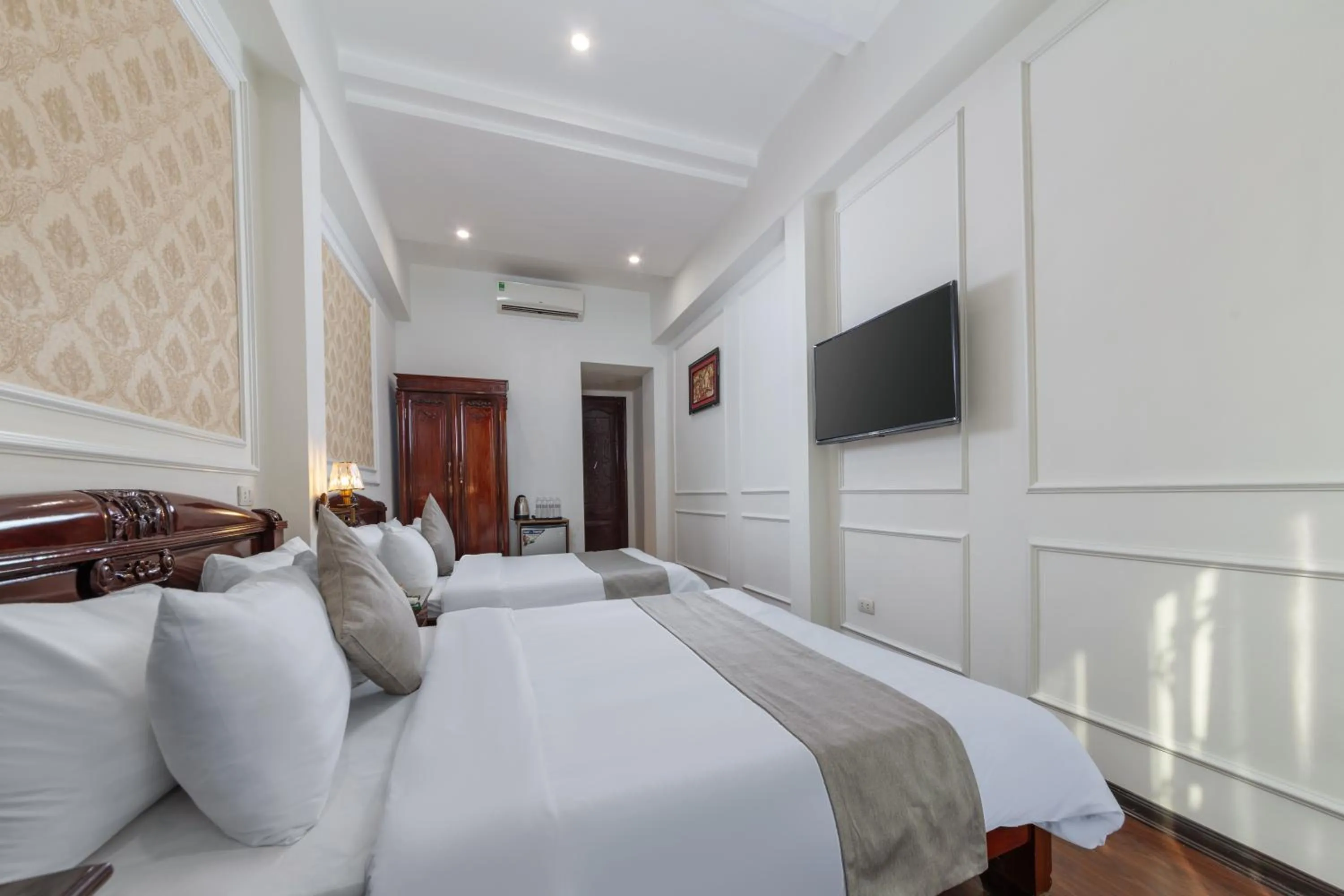 Bed in La Lisa Hotel