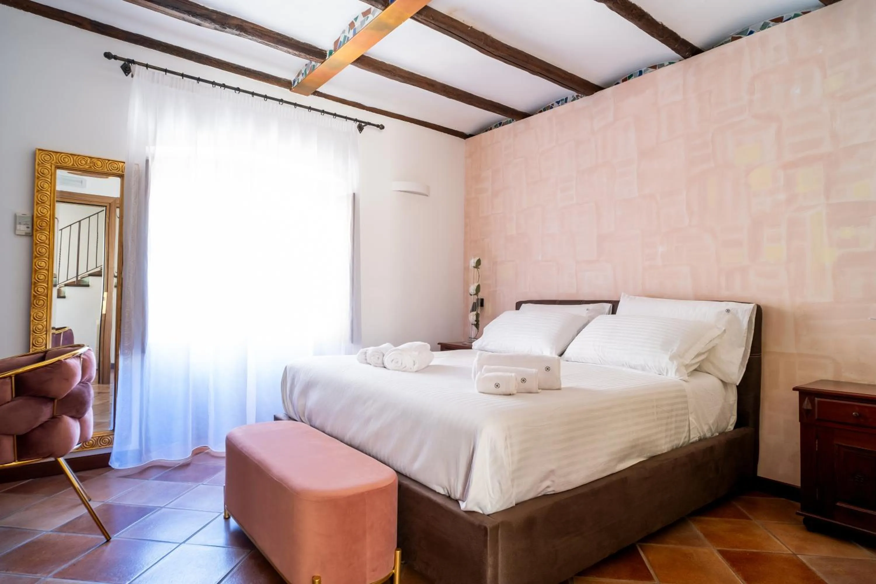 Photo of the whole room, Bed in Grand Hotel La Batia