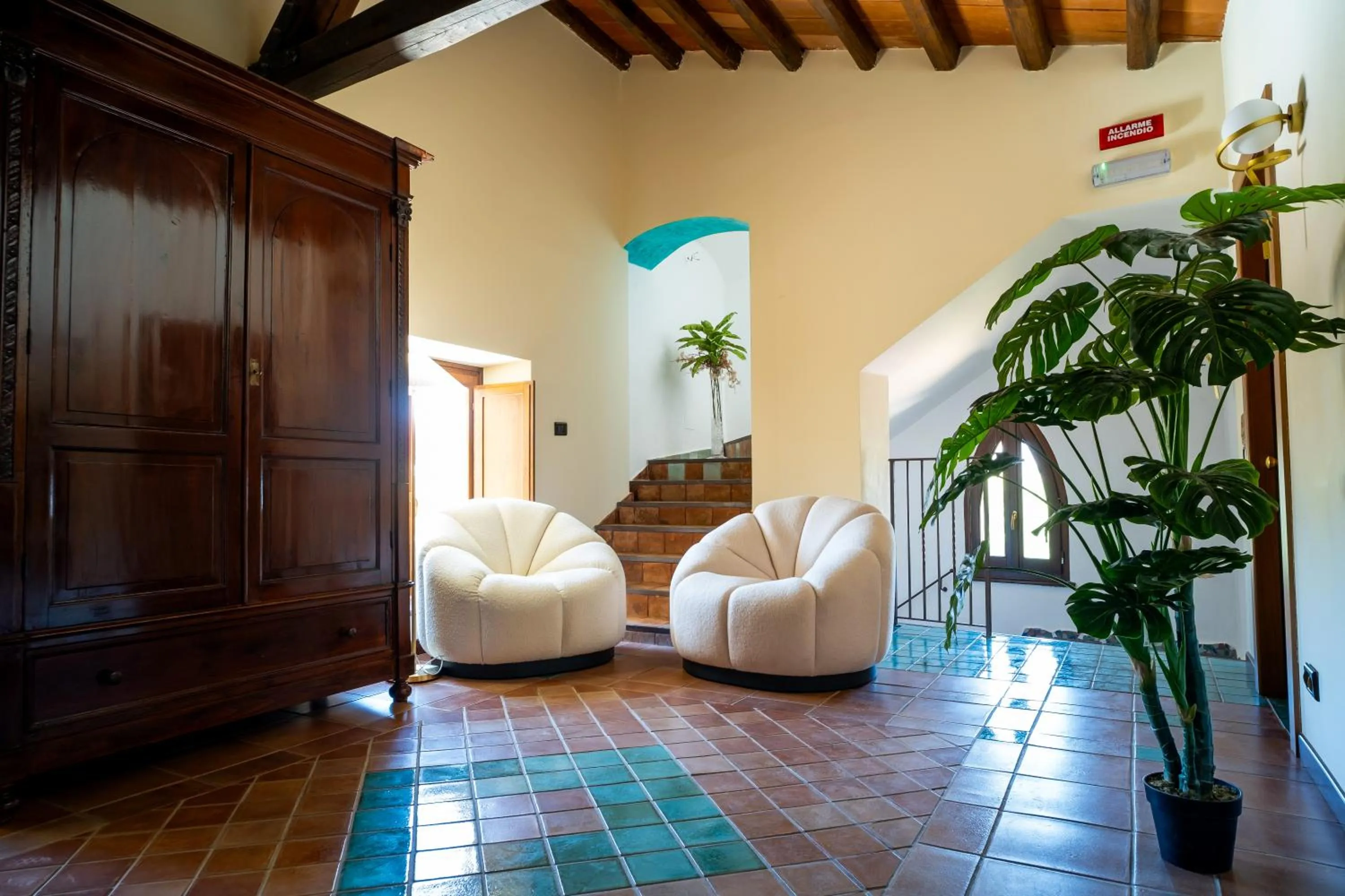 Seating area in Grand Hotel La Batia