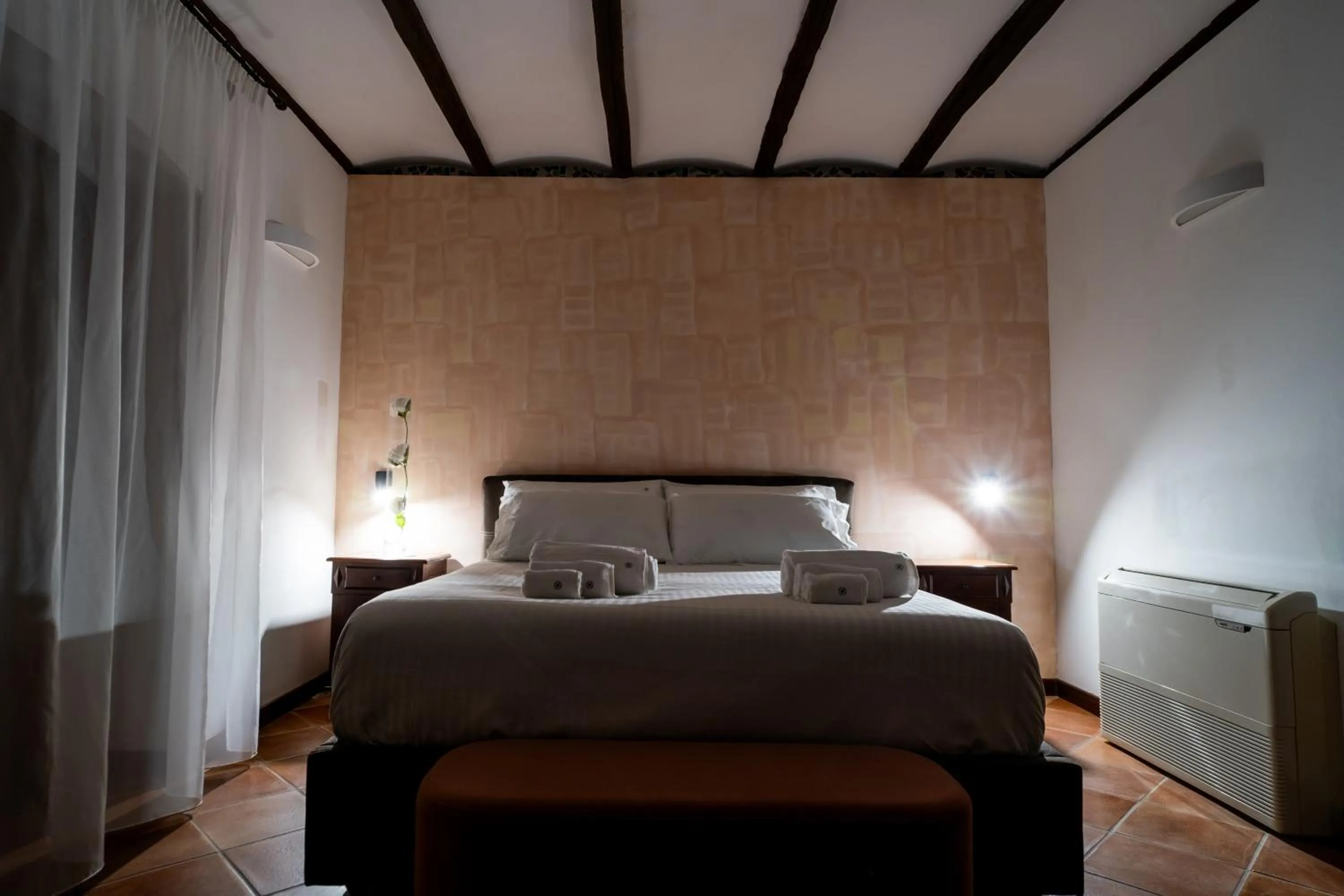 Photo of the whole room, Bed in Grand Hotel La Batia