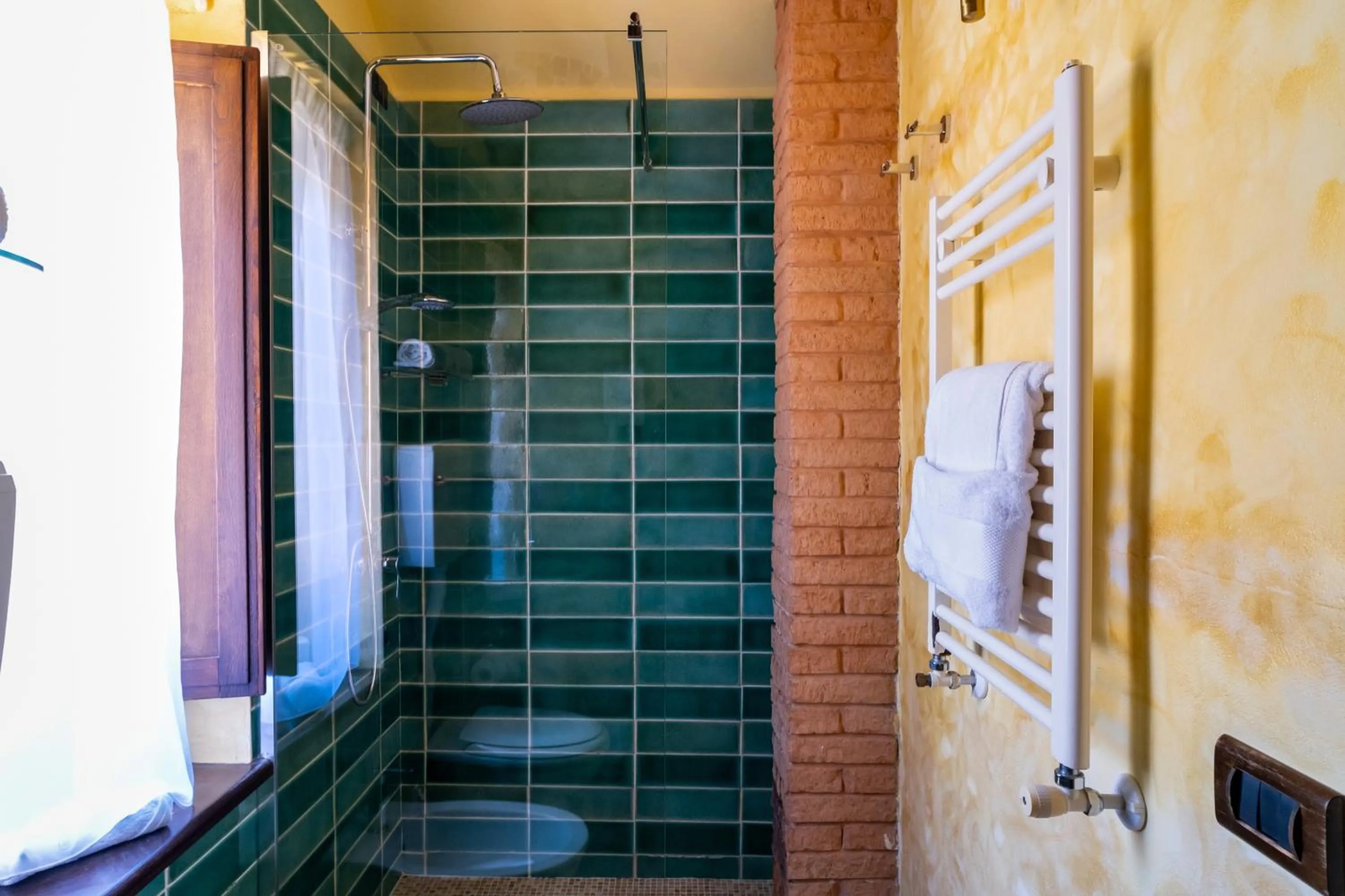 Shower in Grand Hotel La Batia