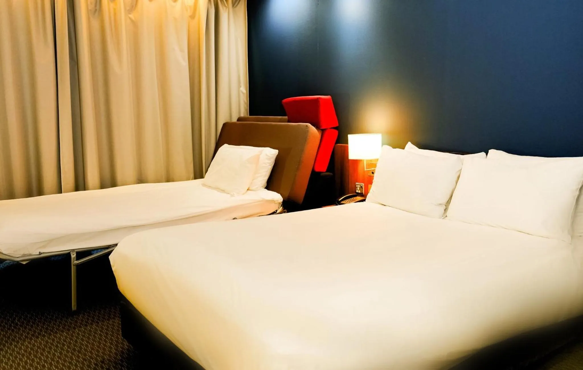 Photo of the whole room, Bed in Holiday Inn Express Harlow by IHG