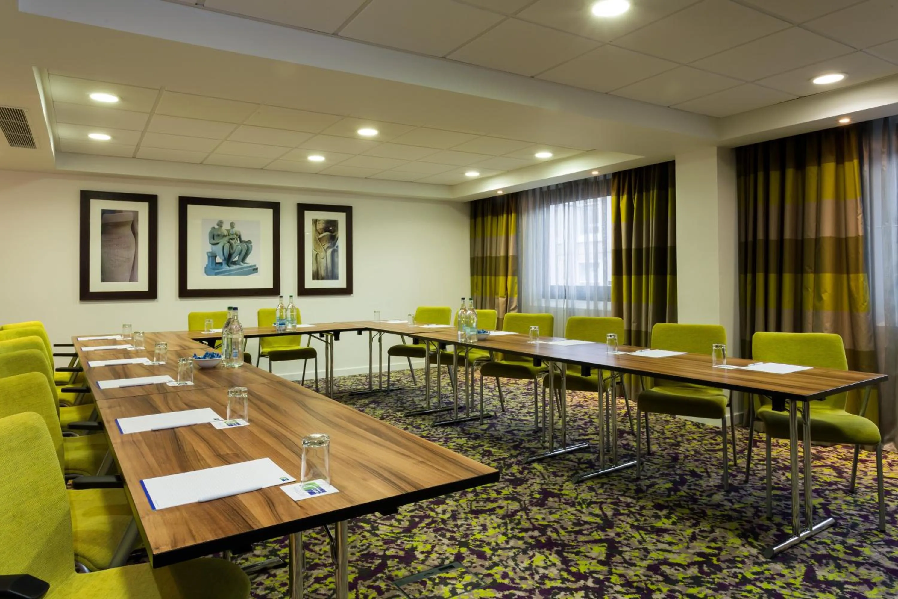 Meeting/conference room in Holiday Inn Express Harlow by IHG