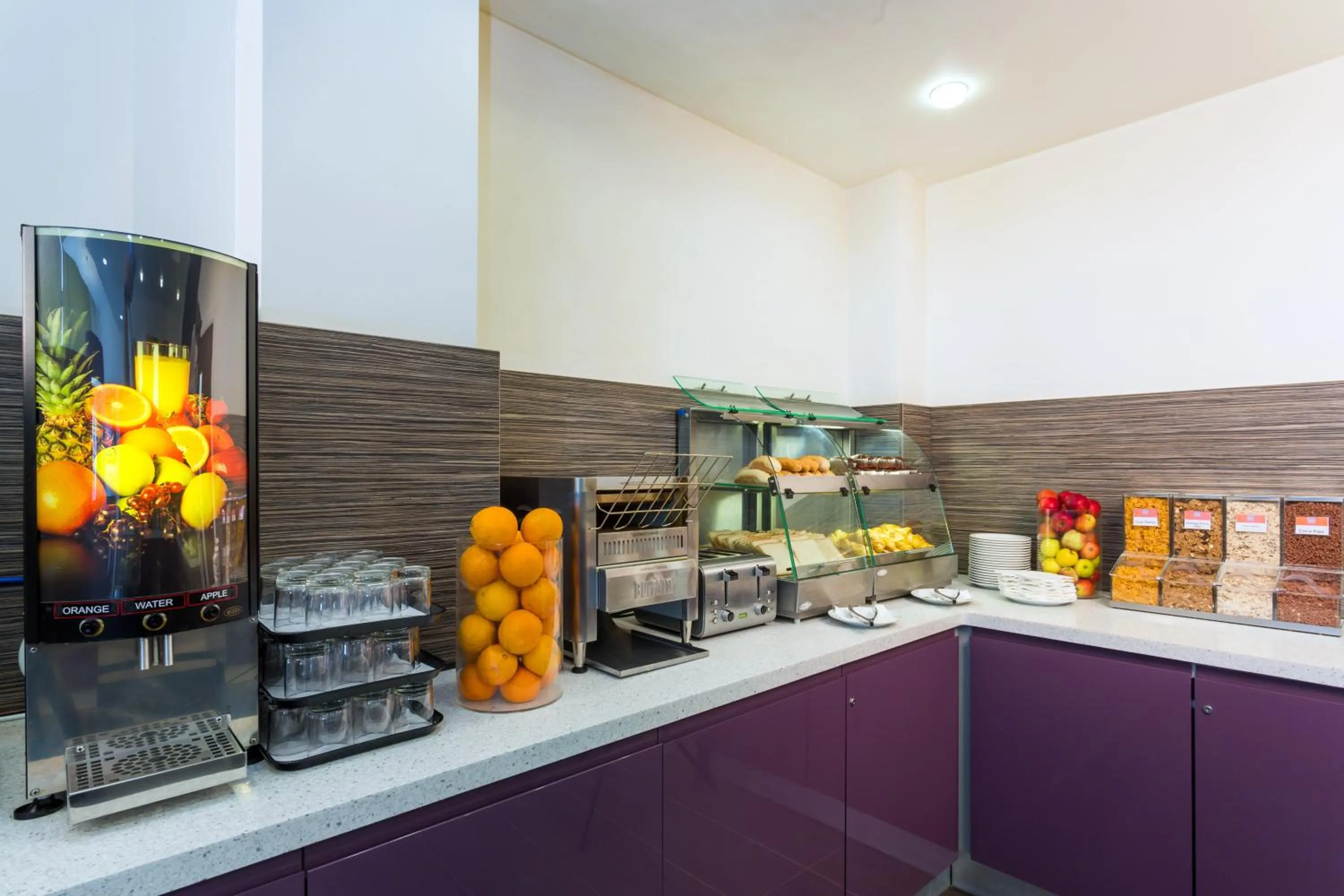 Breakfast in Holiday Inn Express Harlow by IHG