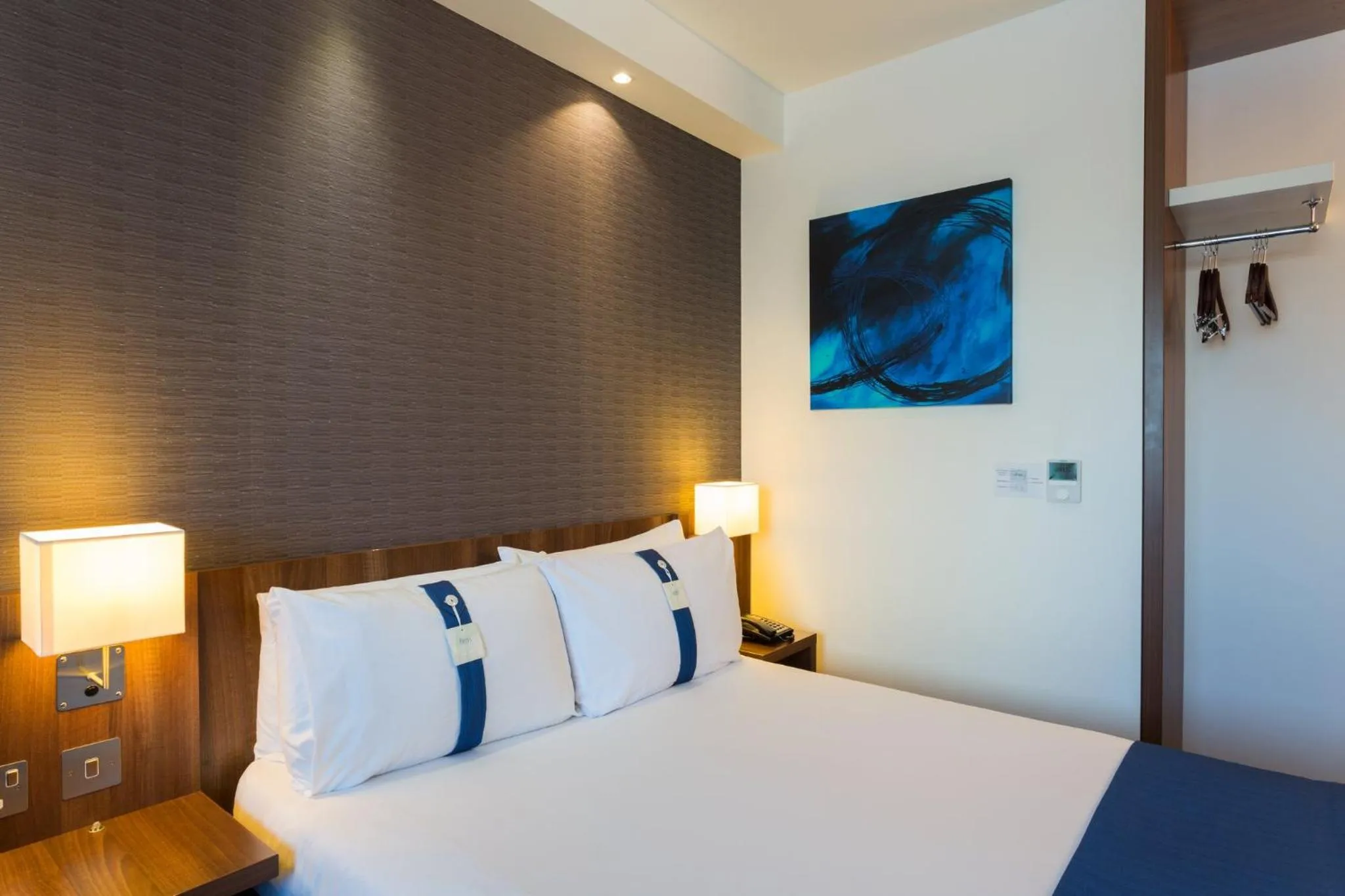 Photo of the whole room, Bed in Holiday Inn Express Harlow by IHG