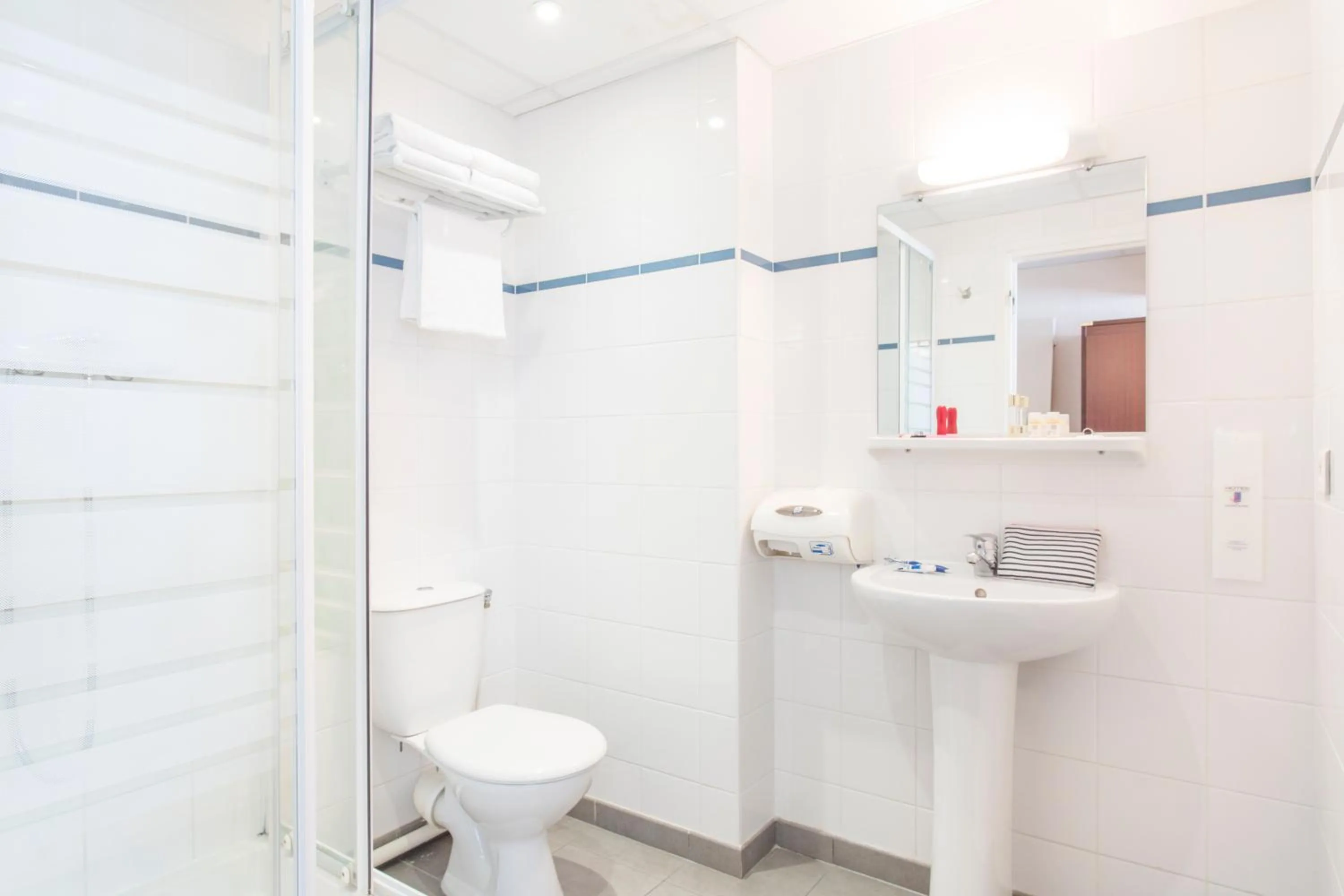 Hôtel Les Gens De Mer Le Havre by Popinns