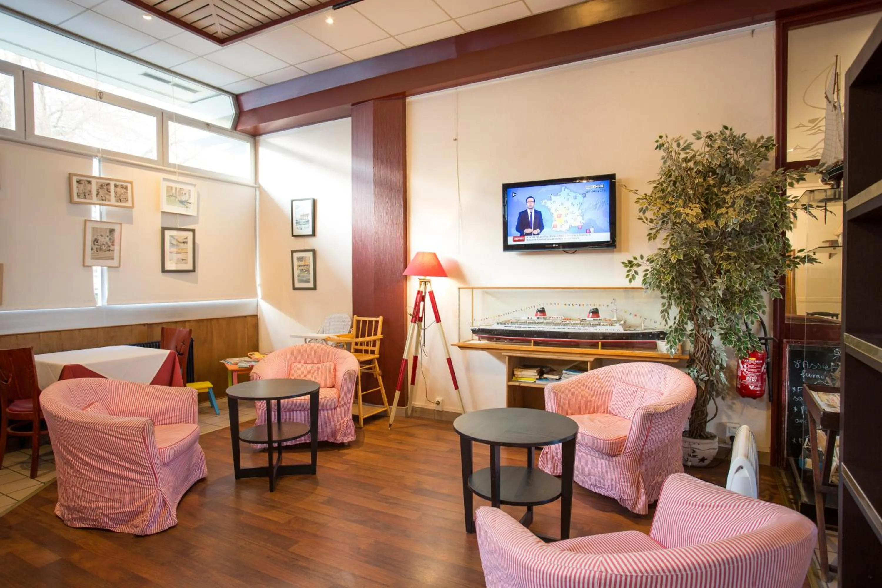 Hôtel Les Gens De Mer Le Havre by Popinns