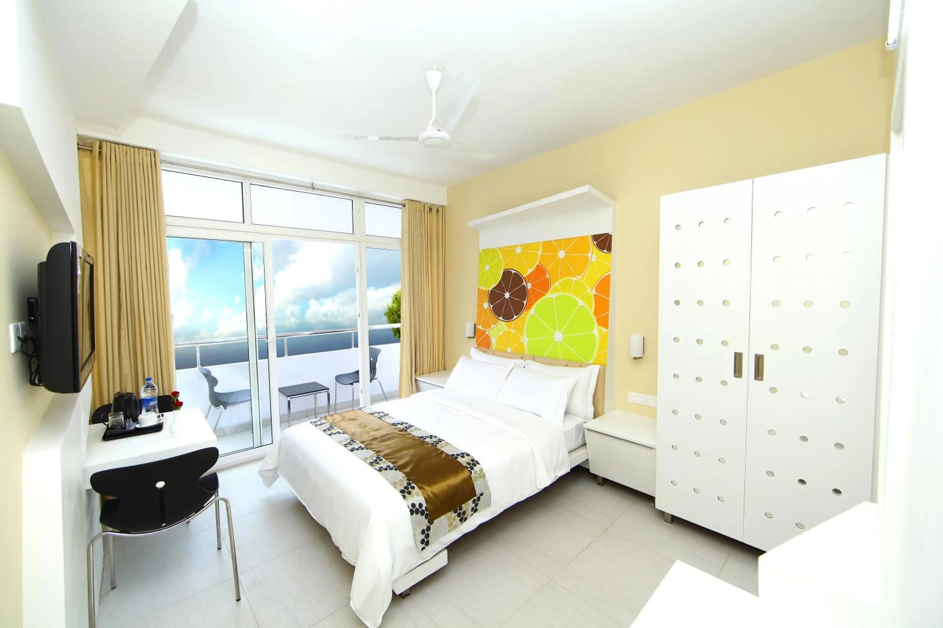 Bedroom, Bed in Millennium Continental