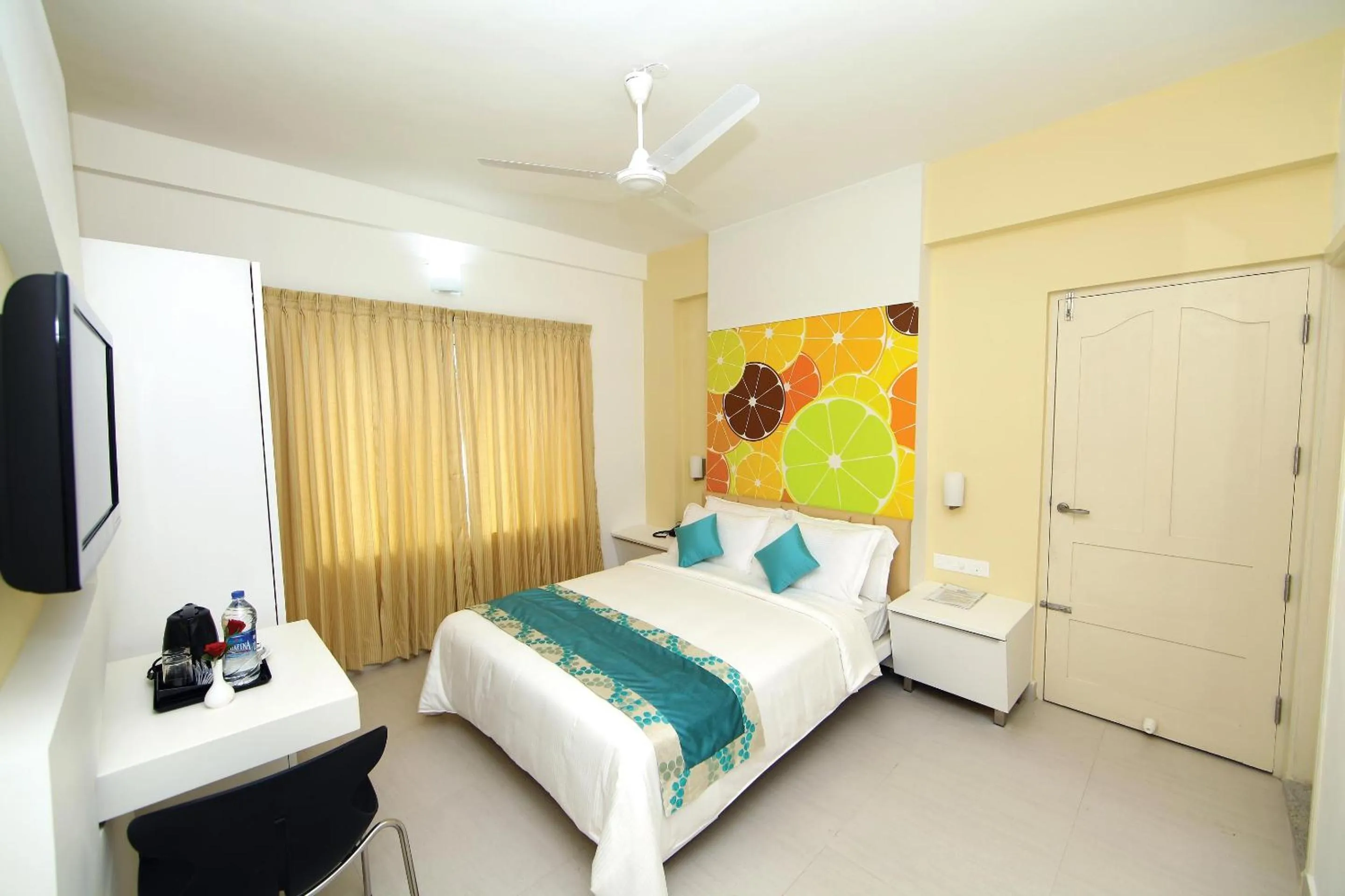 Bedroom, Bed in Millennium Continental