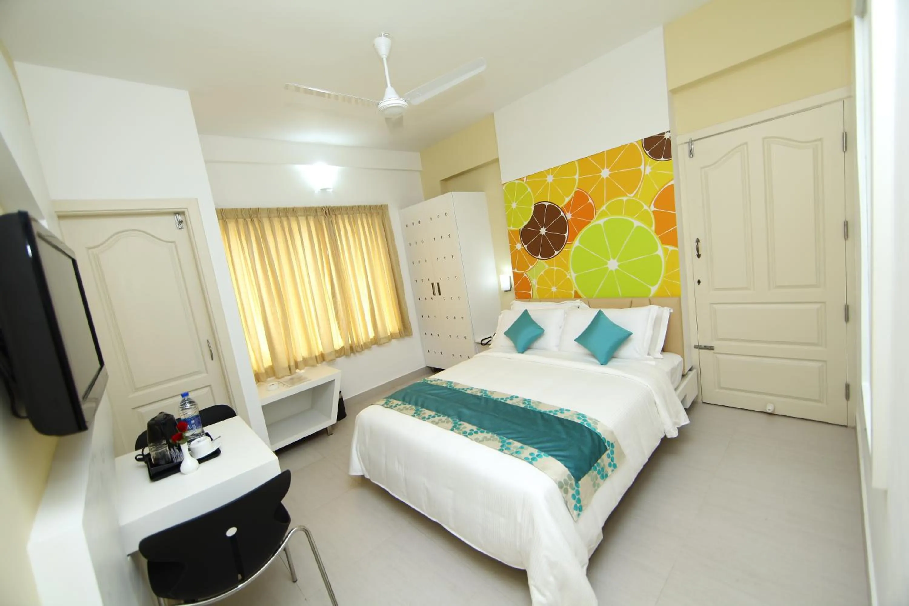 Bedroom, Bed in Millennium Continental