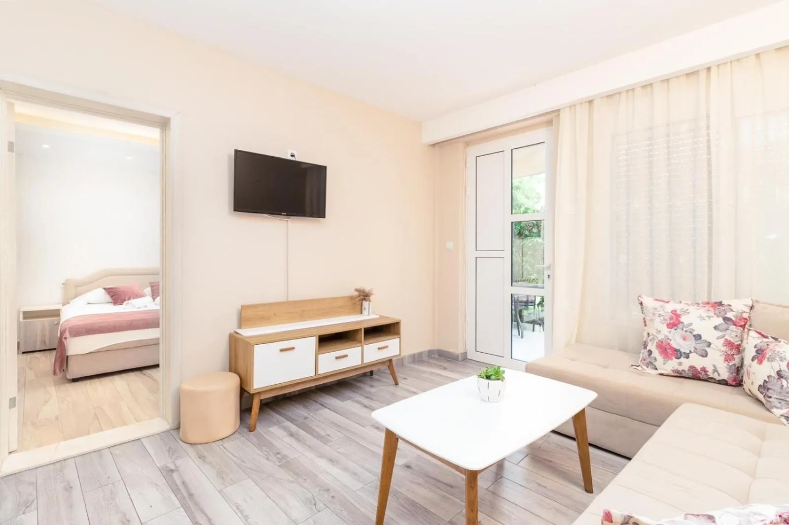 Communal lounge/ TV room in Apartments Ada Bojana