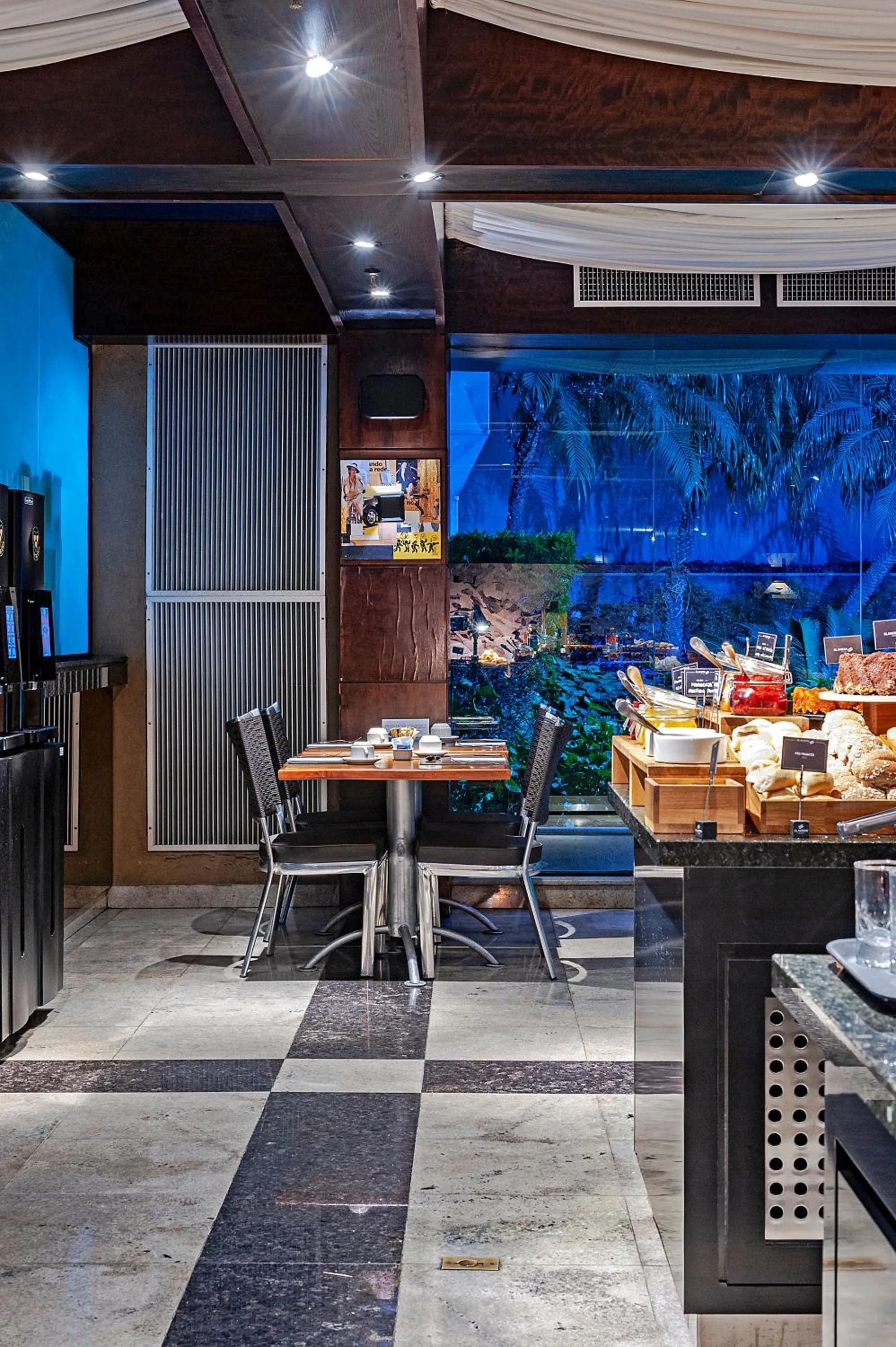 Restaurant/places to eat in Novotel SP Jardins