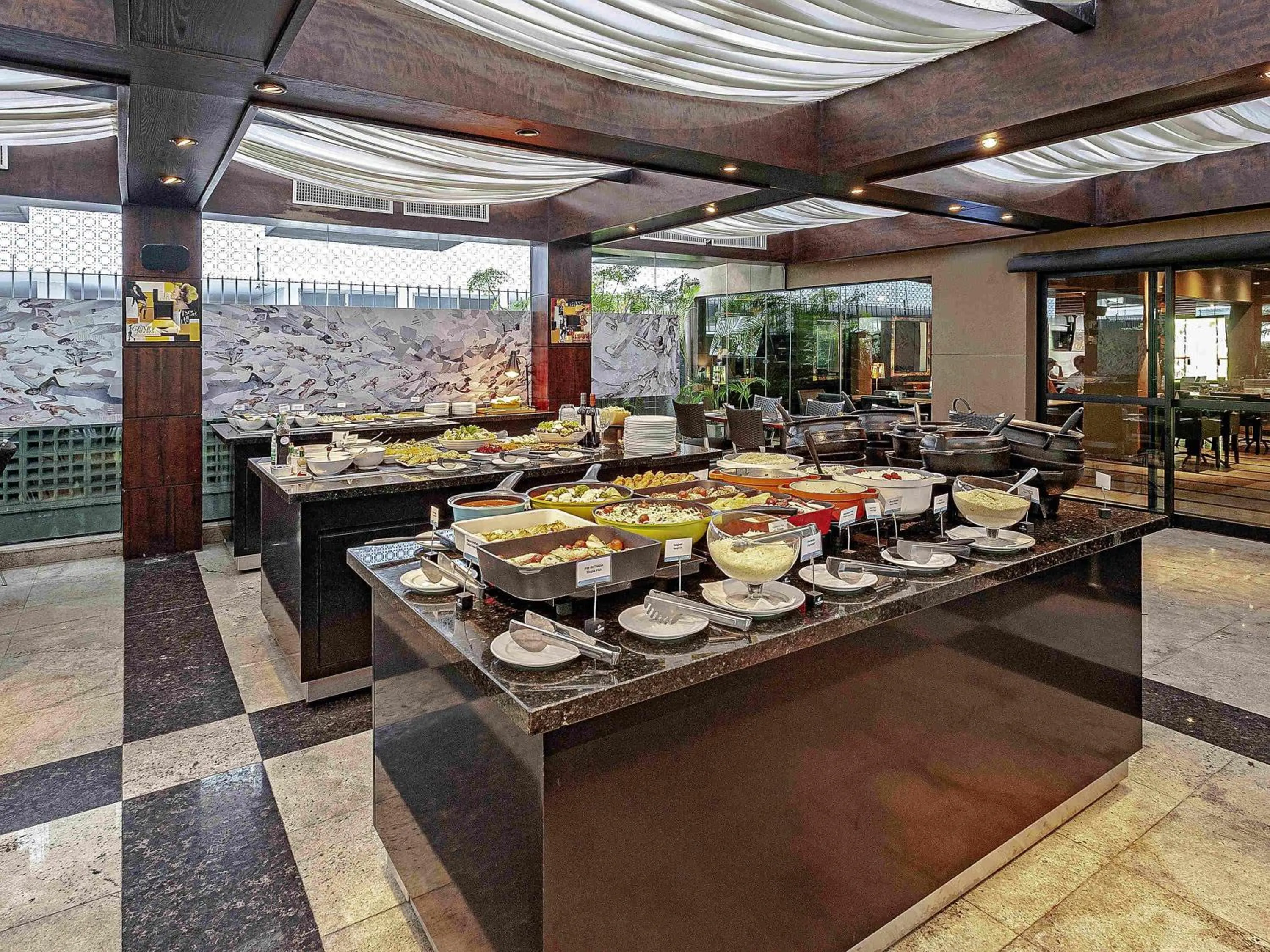 Restaurant/places to eat in Novotel SP Jardins