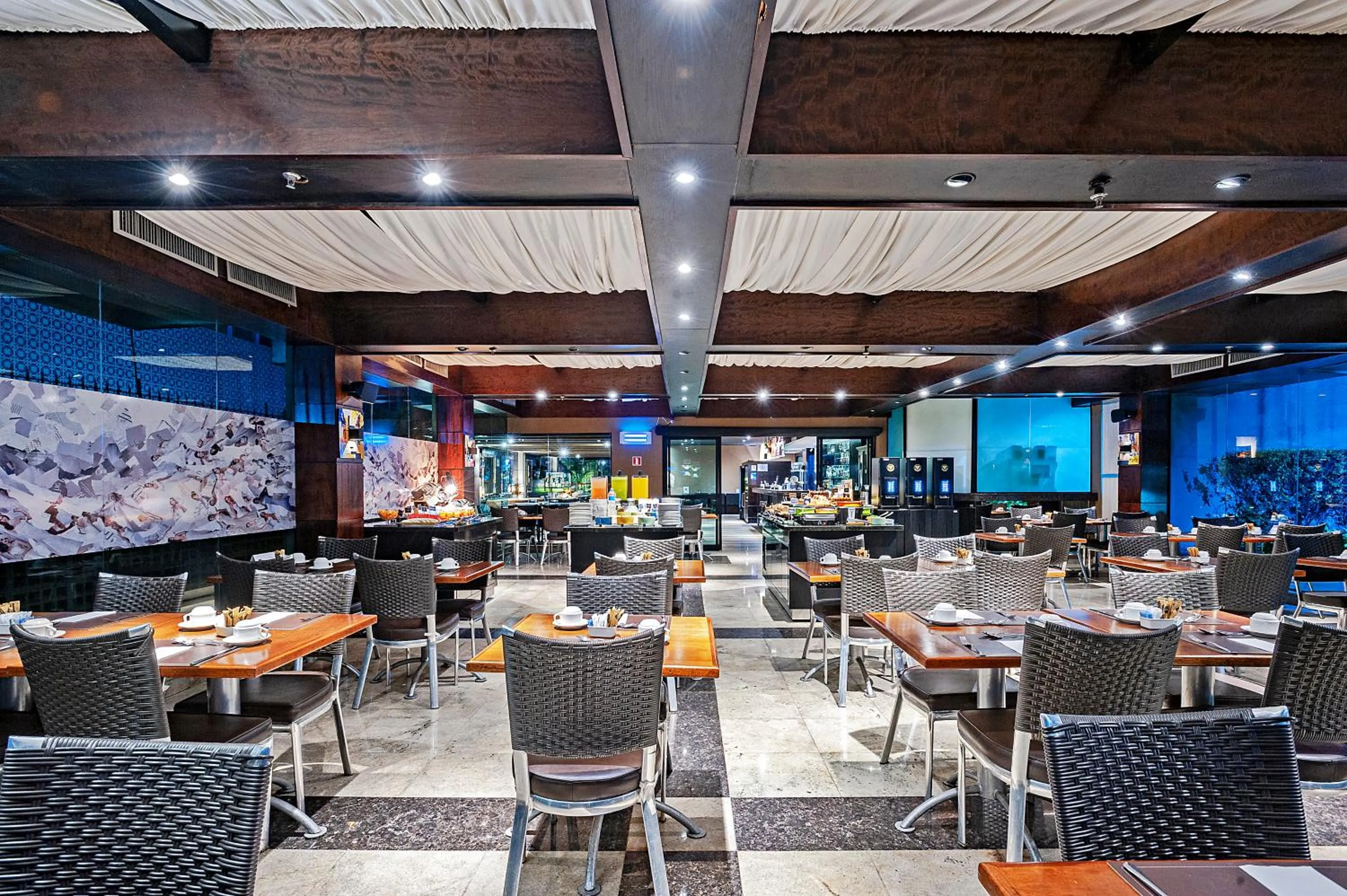 Restaurant/places to eat in Novotel SP Jardins