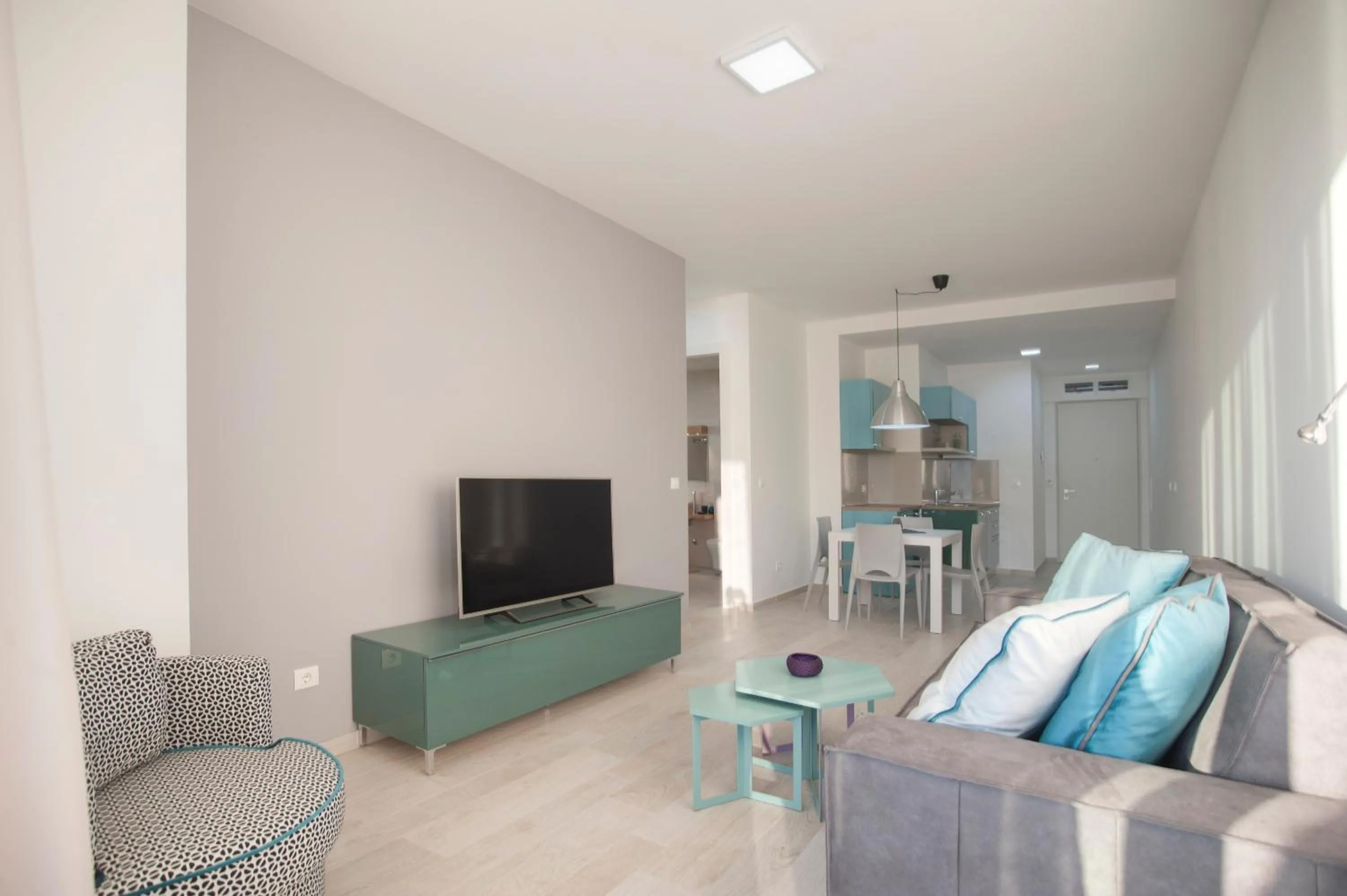 TV and multimedia in Royal Gardens Paradise