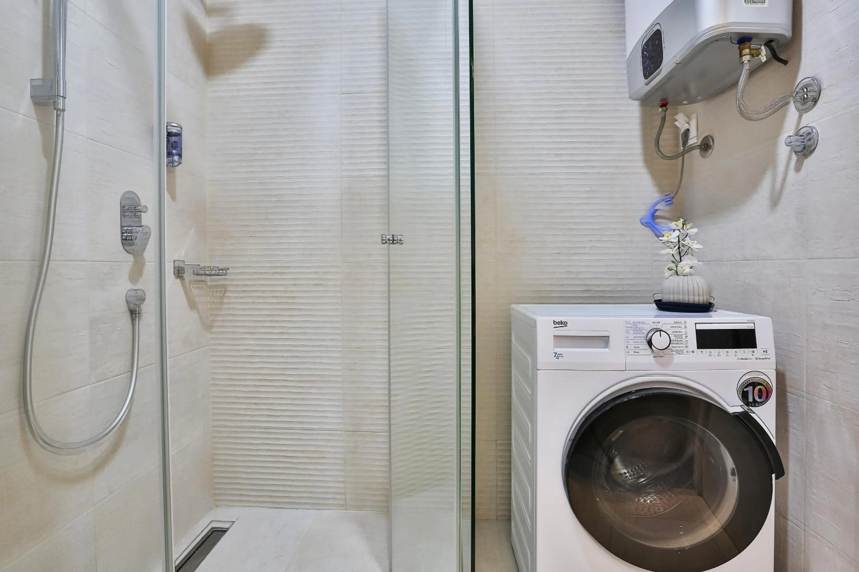 Shower in Royal Gardens Paradise