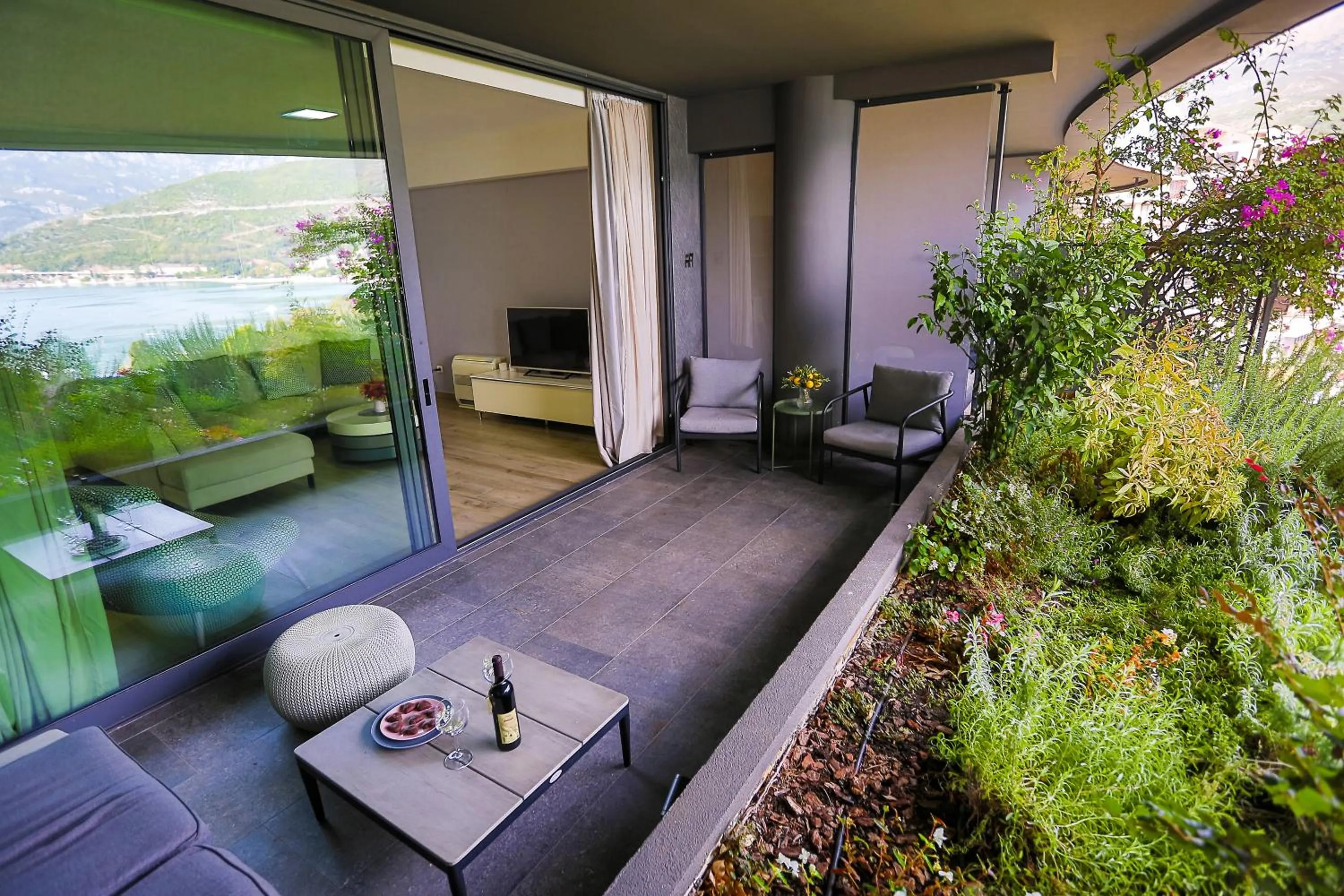 Garden in Royal Gardens Paradise