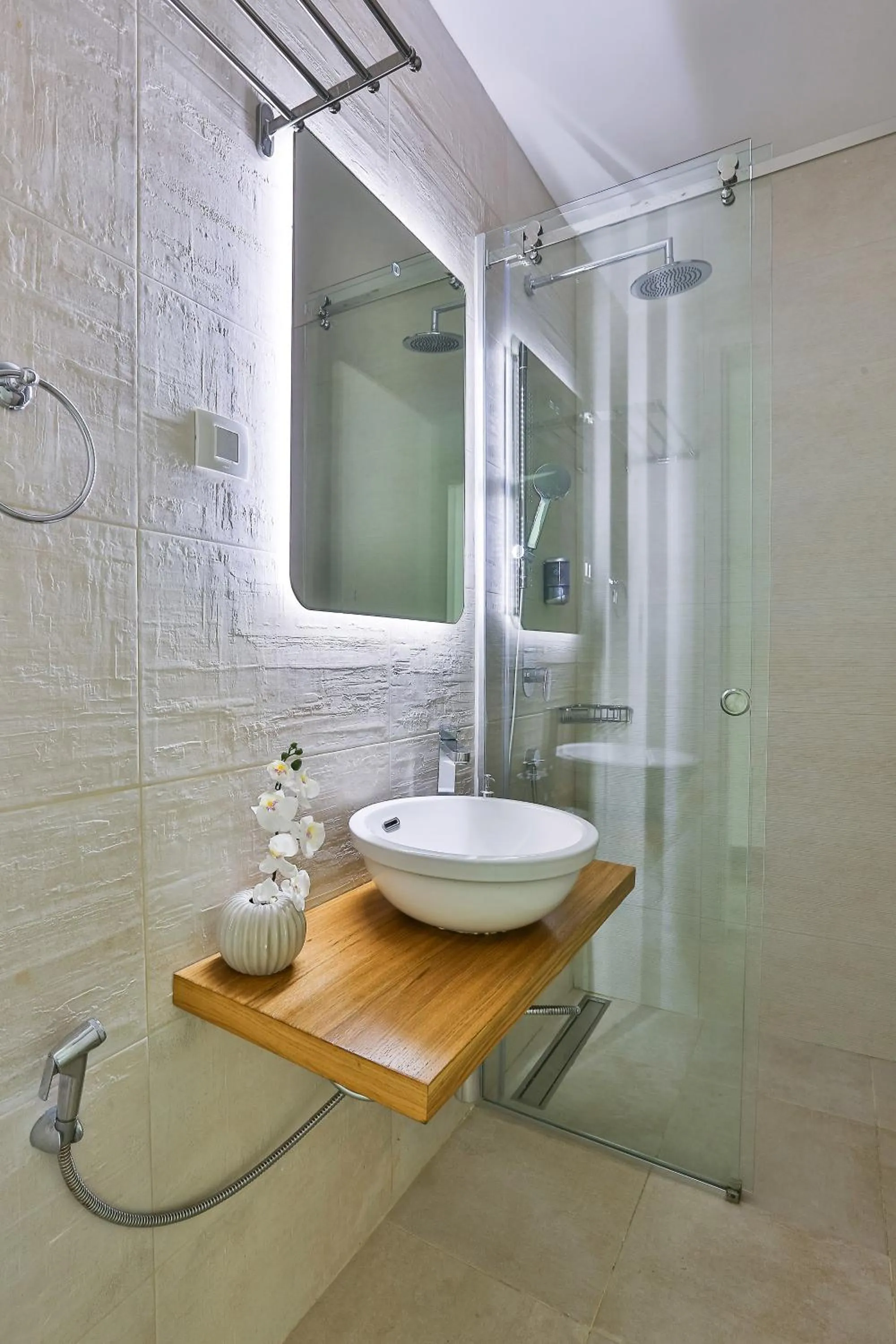 Shower in Royal Gardens Paradise