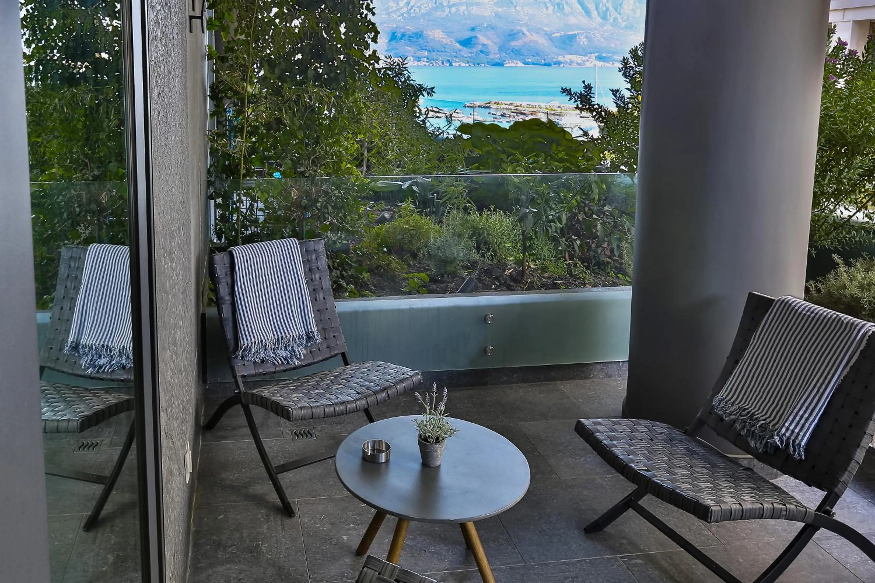 Balcony/Terrace in Royal Gardens Paradise