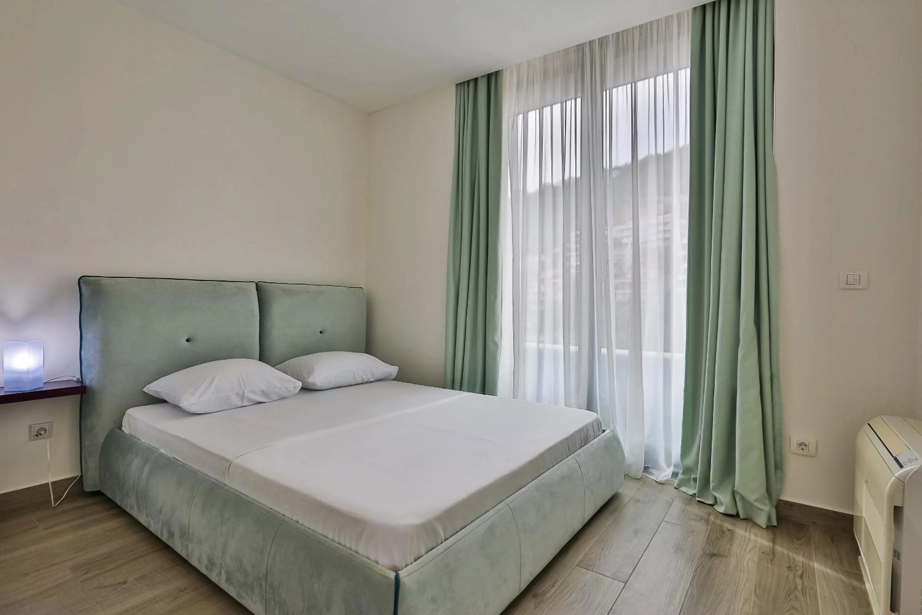 Bed in Royal Gardens Paradise